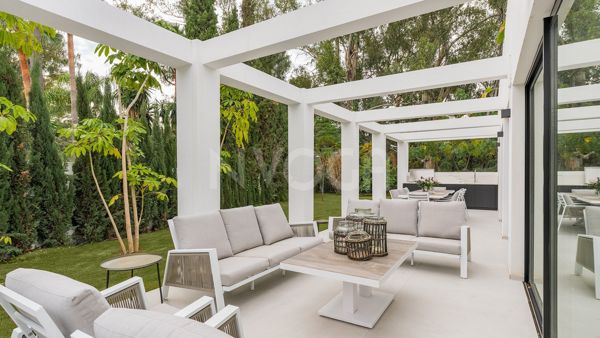 Fantastic villa with mountain views in Las Brisas, Nueva Andalucía