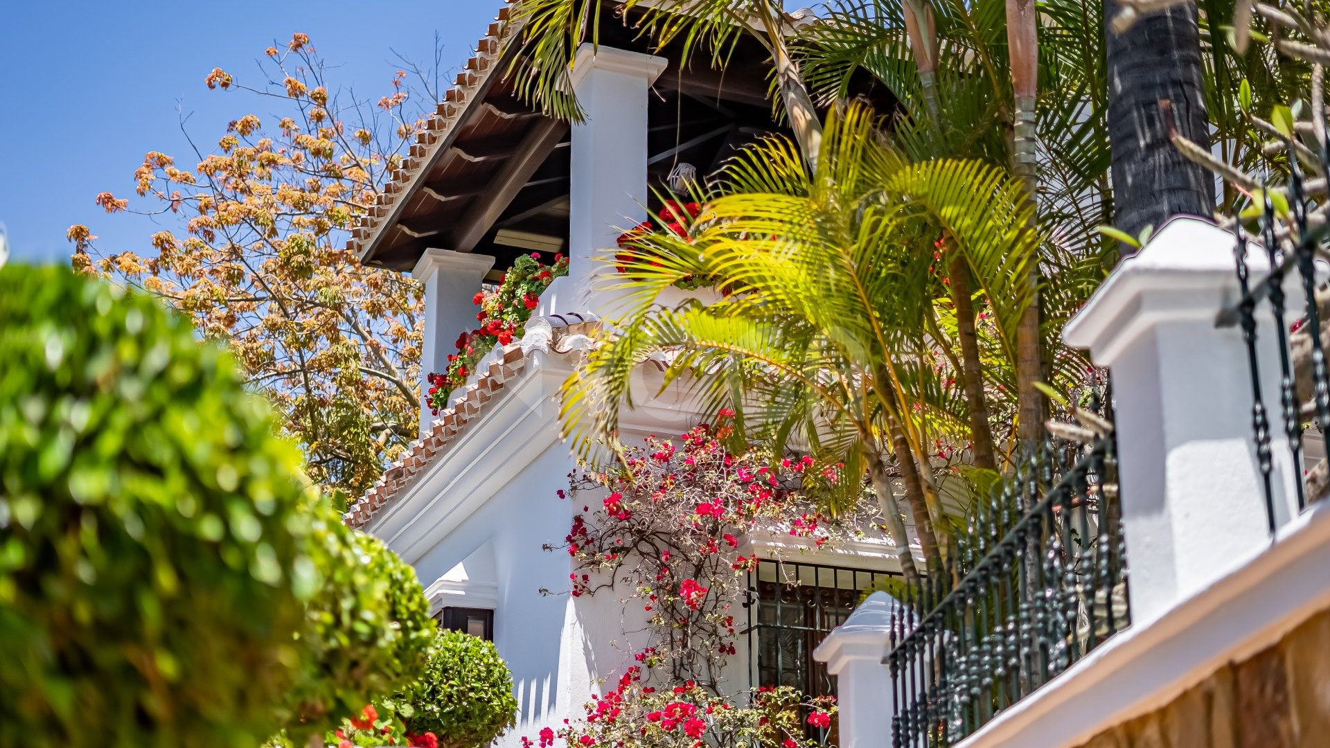 Espectacular villa con vistas al mar en Bahia de Marbella, Marbella Este