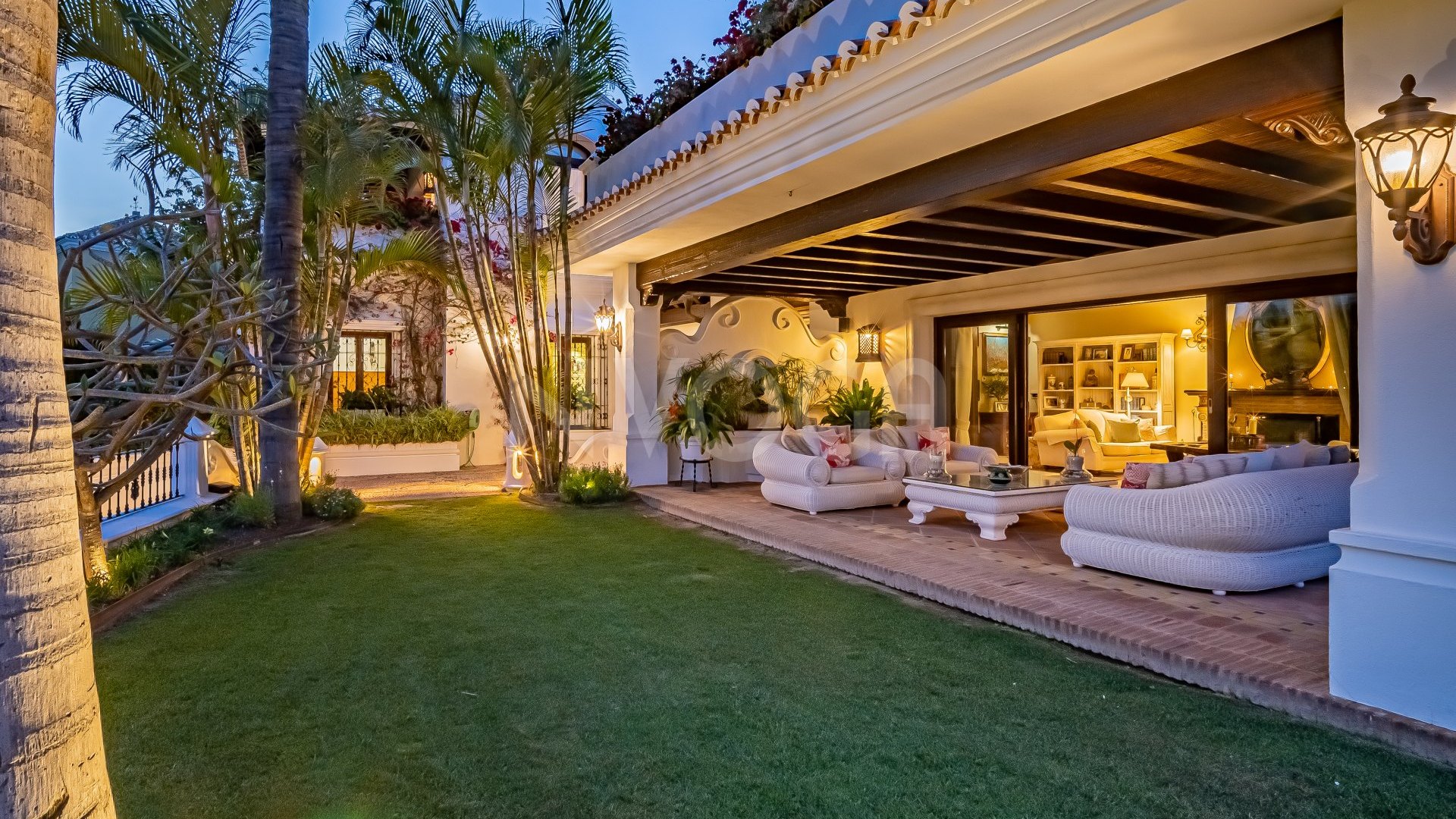 Espectacular villa con vistas al mar en Bahia de Marbella, Marbella Este