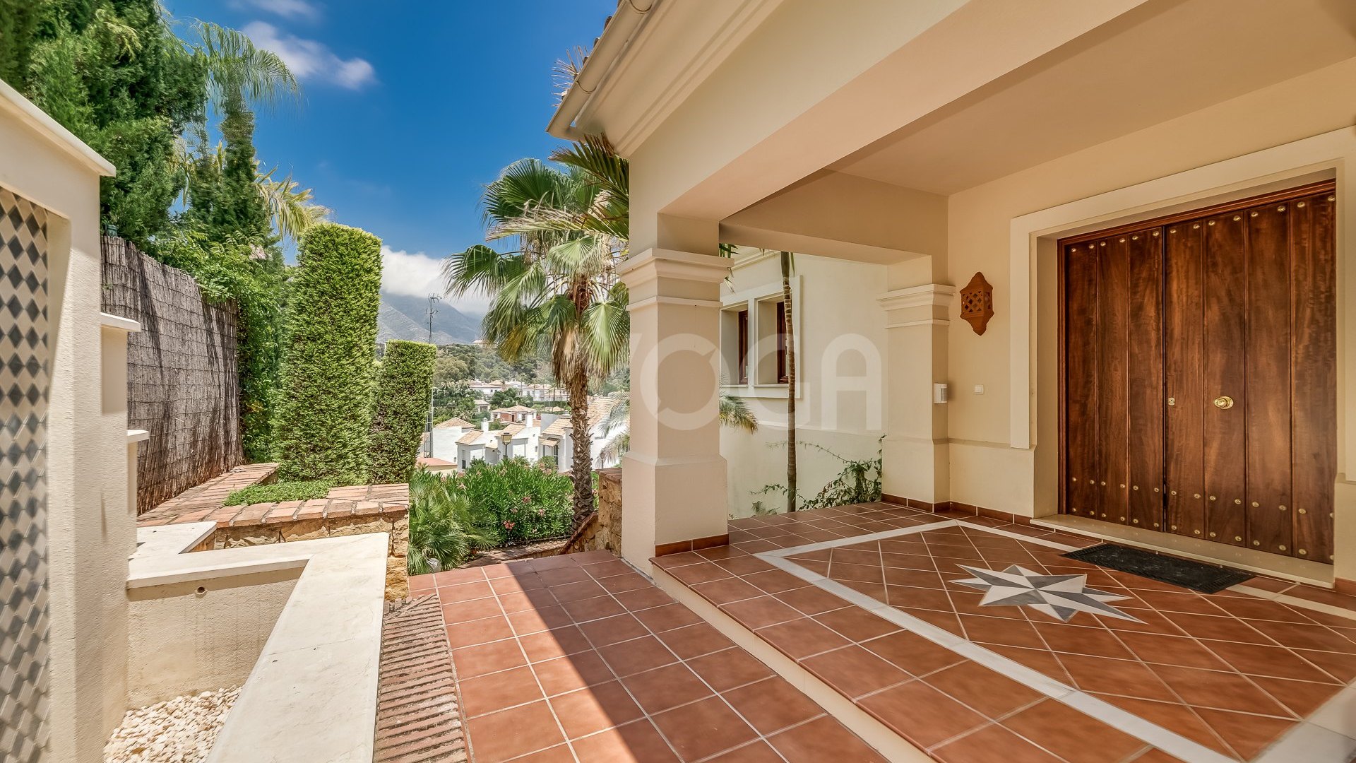 Impresionante villa con vistas al mar en Nueva Andalucia, Marbella