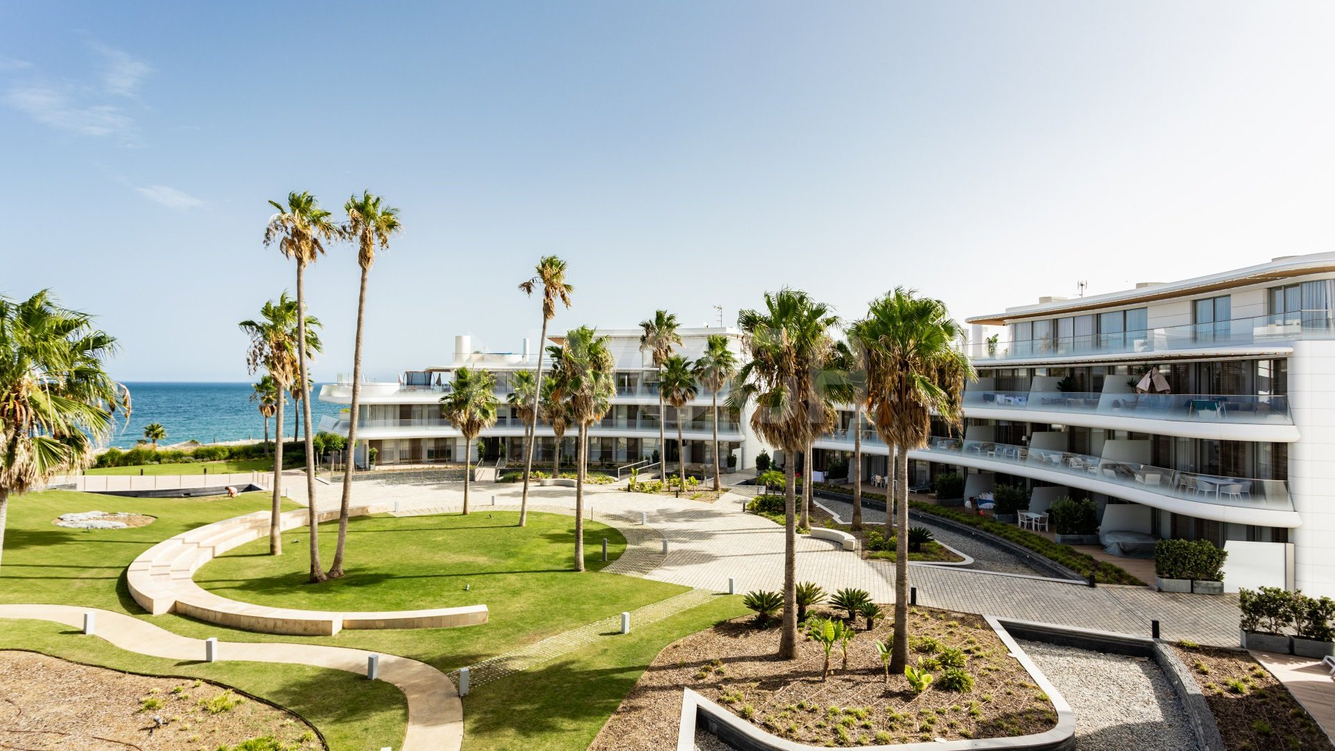Magnificent front line beach apartment with spectacular sea views in Estepona.