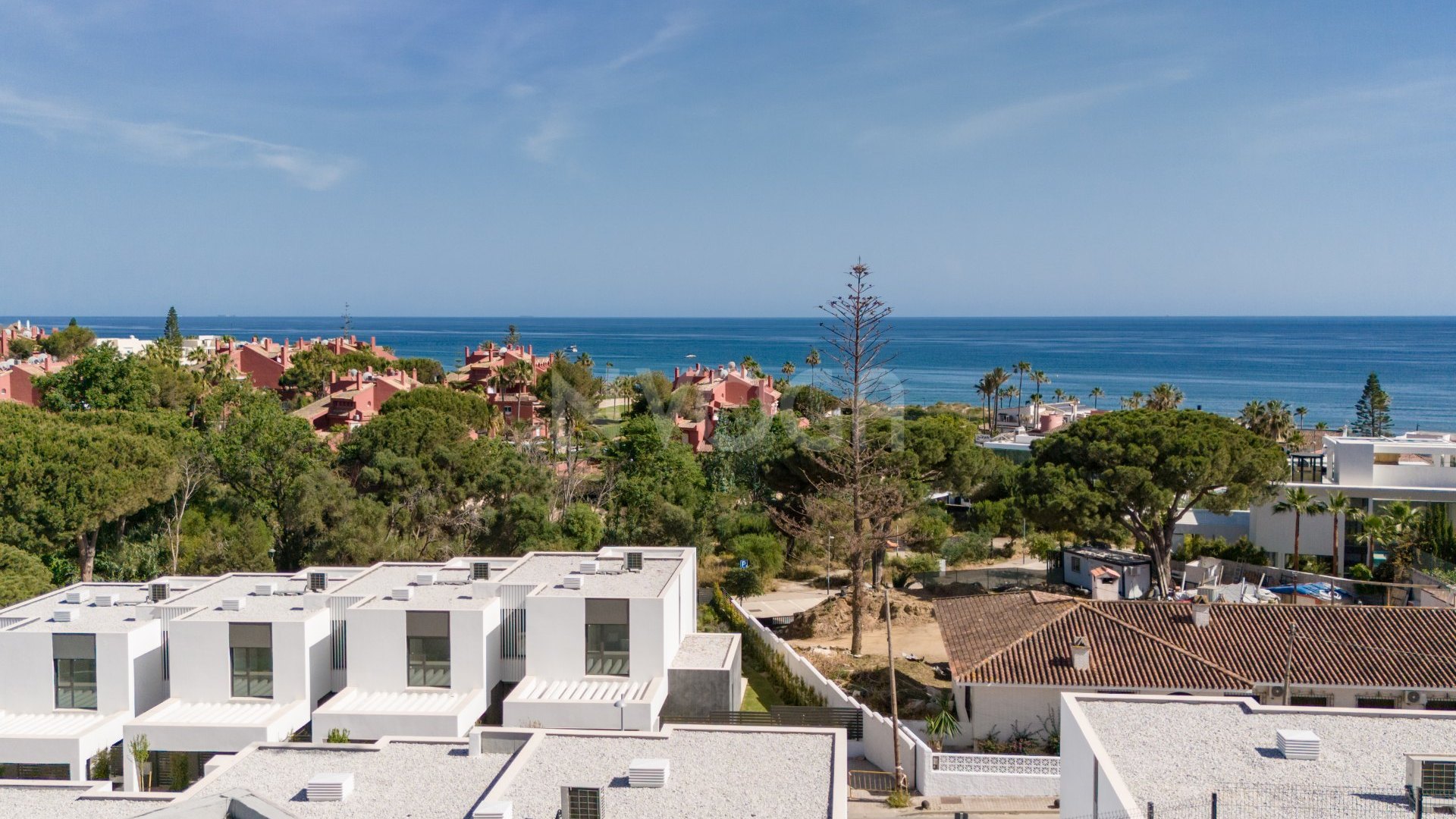 Fantastic townhouse located in the new housing development Estrella del Mar Villas Marbella.