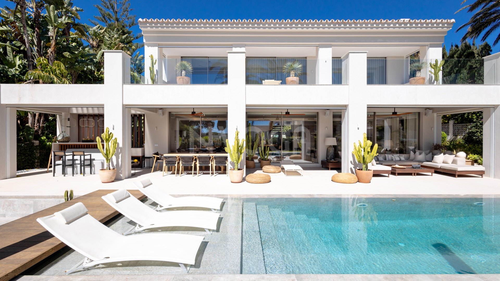 Stunning villa in Los Monteros Playa, Marbella