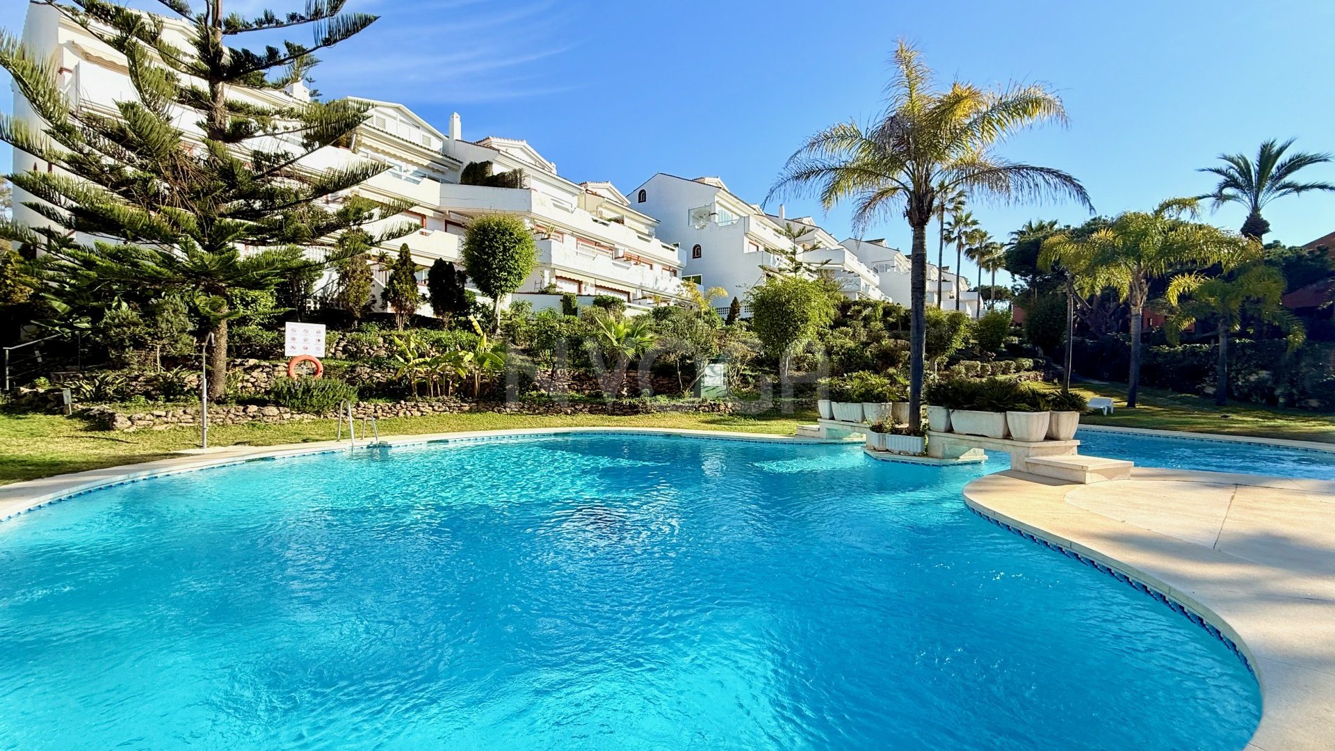 Bright unfurnished flat in Elviria Beach, East Marbella