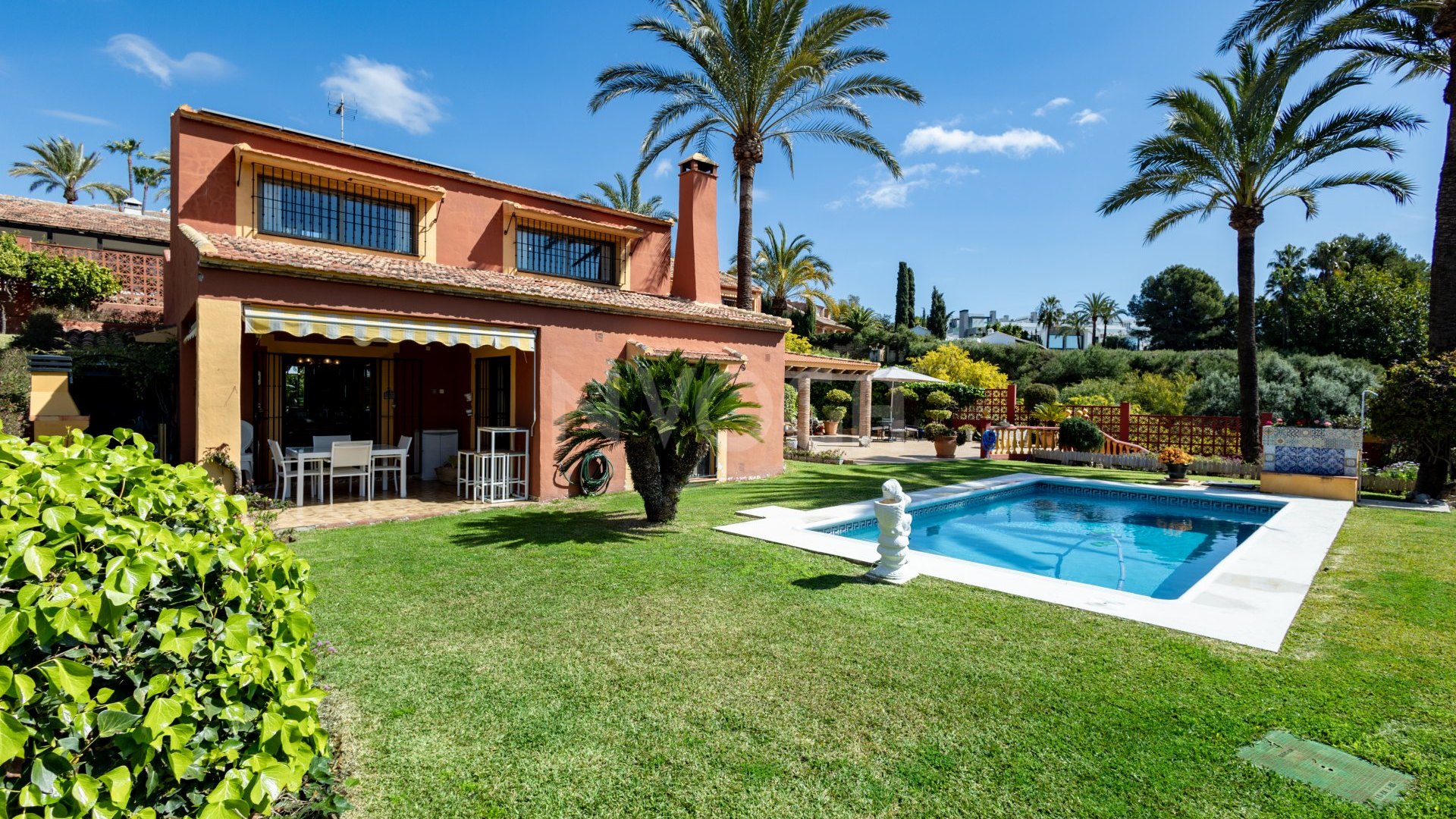Charming Andalusian Villa with Sea Views in Río Real