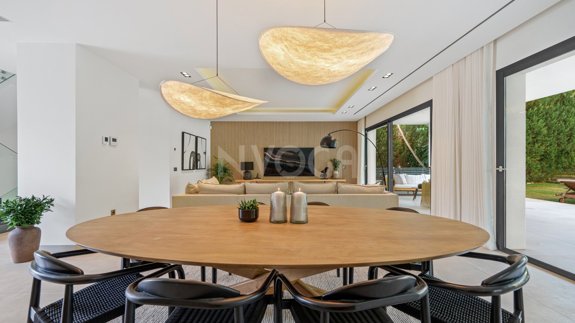 Elegant Contemporary Family Villa