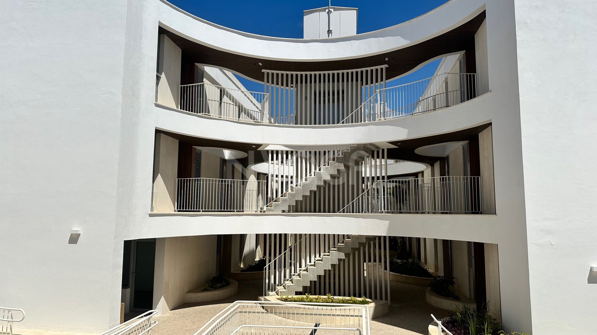 Newly built ground floor apartment, ready to move into, in Elviria beach, Marbella East