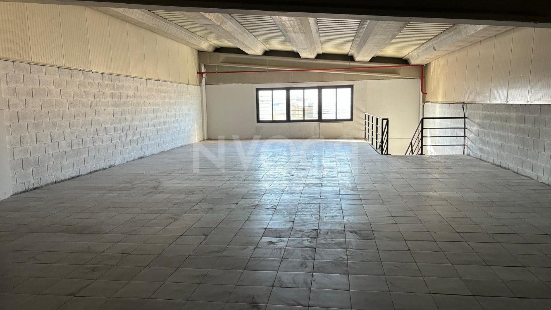Gran oportunidad de negocio: Nave industrial en venta en Marbella.