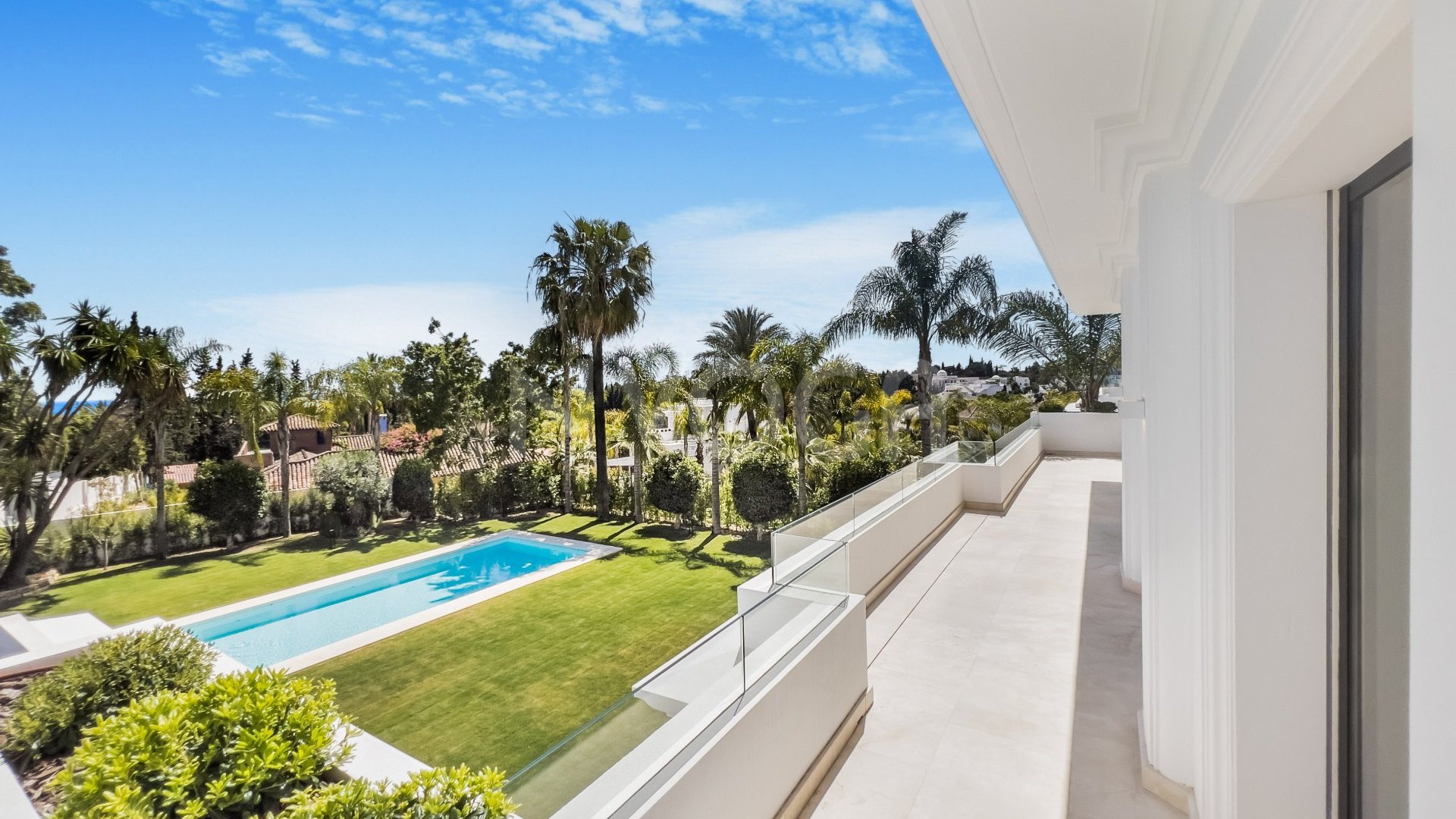 Villa de lujo con vistas al mar en Lomas de Marbella Club