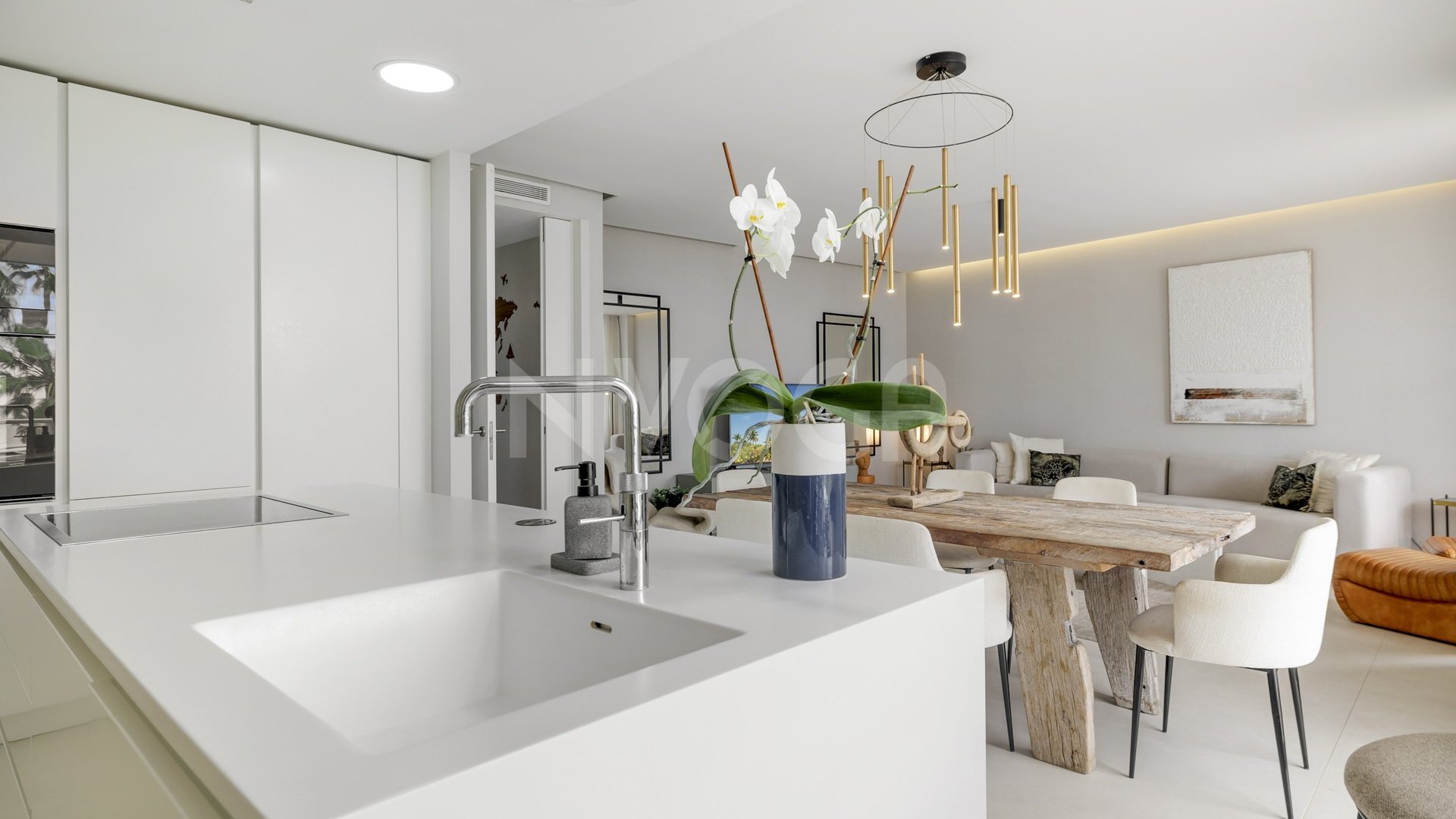 Exquisite Frontline Beach Apartment – The Edge, Estepona