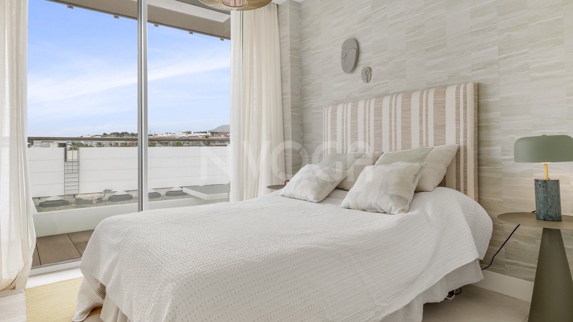Exquisite Frontline Beach Apartment – The Edge, Estepona