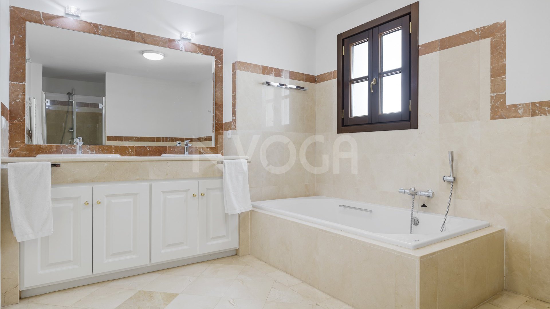 Exceptional 5-Bedroom Townhouse in La Perla de la Heredia, Benahavís