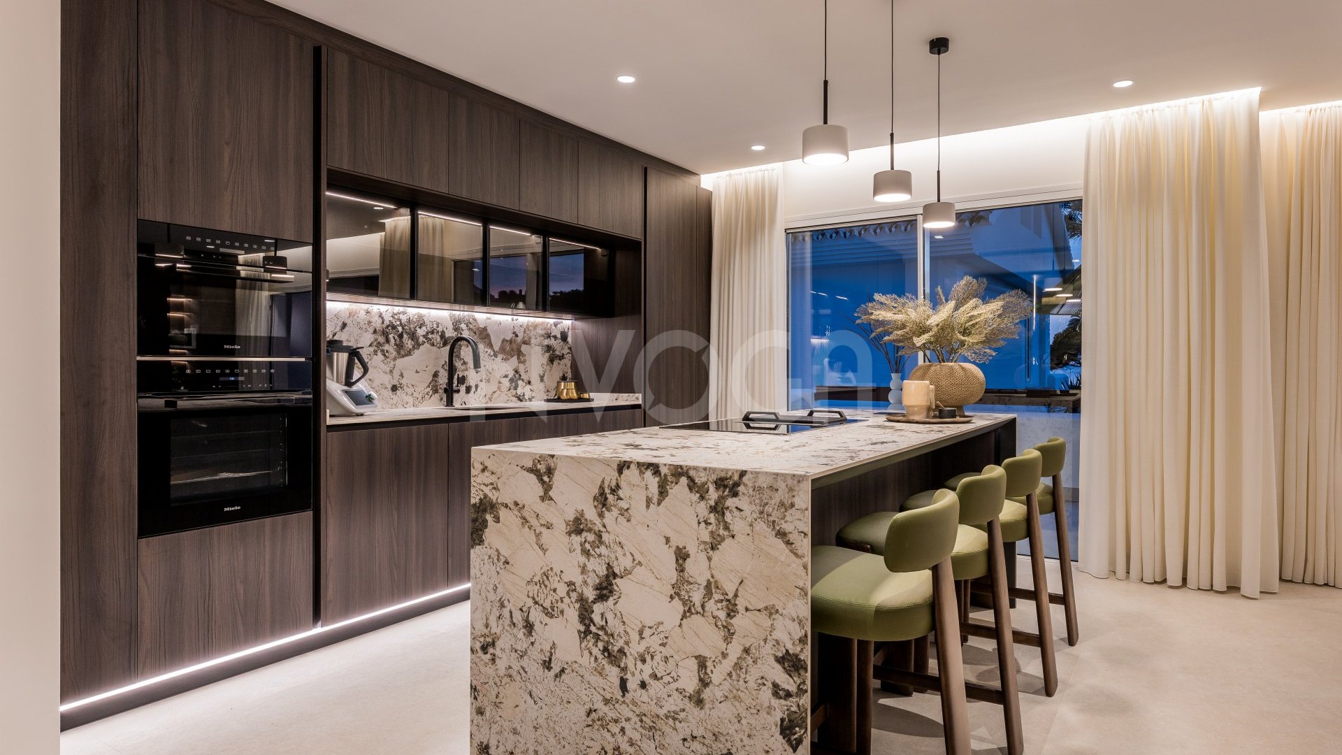 Luxury Frontline Beach Apartment with Sea and Golf Views – Palm Beach, Reserva de Los Monteros
