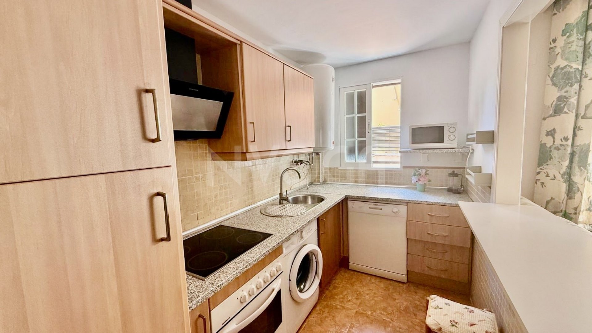 Ideal apartamento a tan solo 300 metros de la playa de duna natural en Elviria