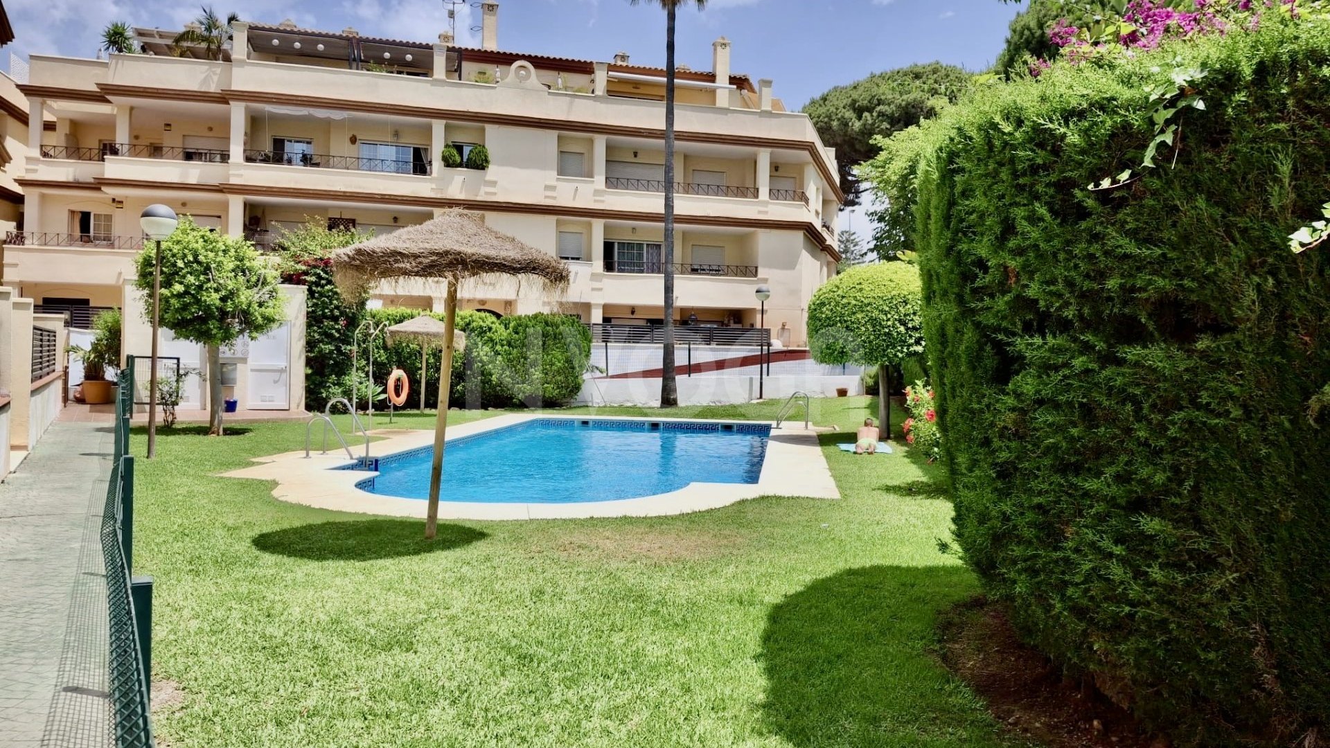 Ideal apartamento a tan solo 300 metros de la playa de duna natural en Elviria