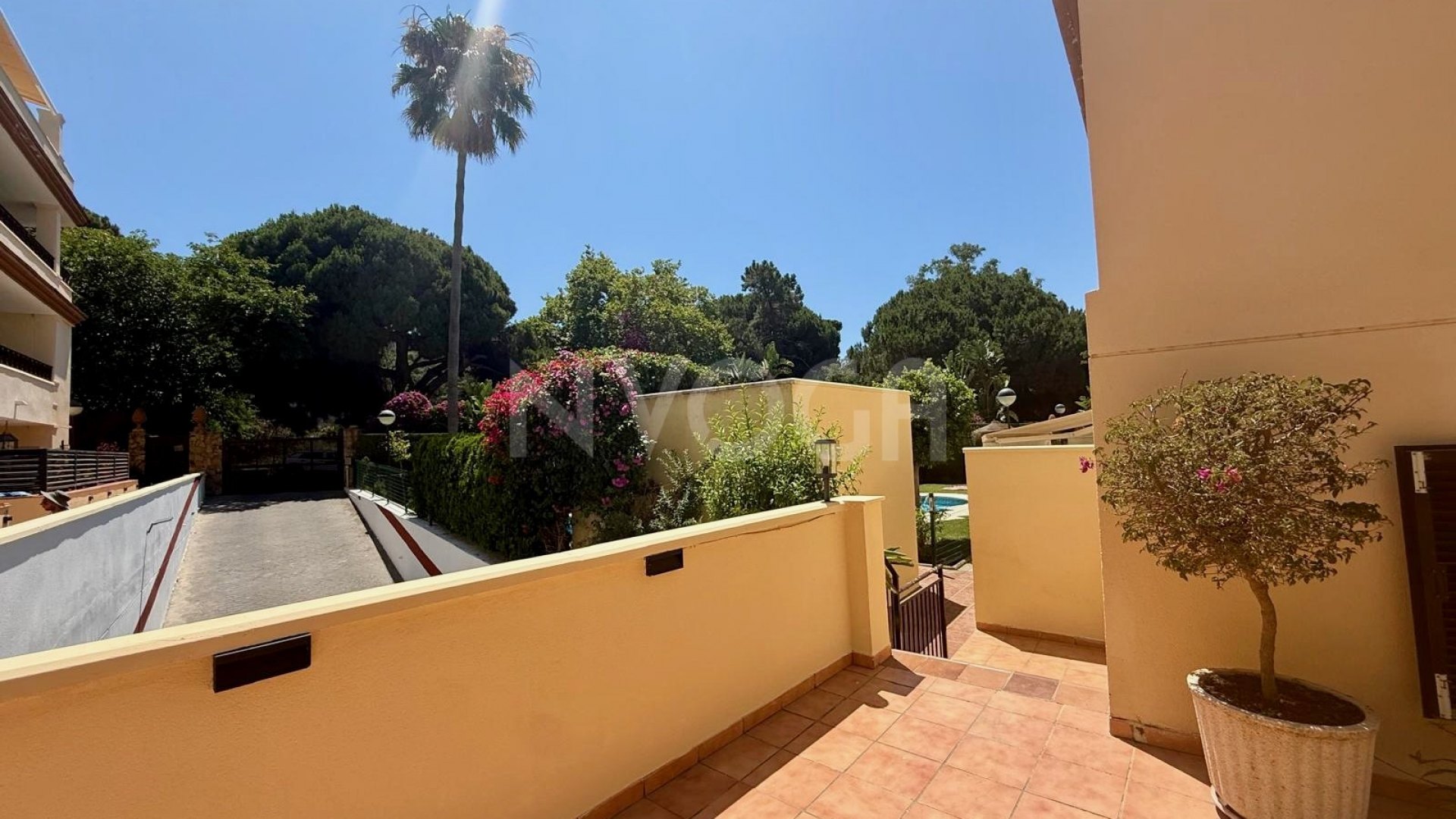 Ideal apartamento a tan solo 300 metros de la playa de duna natural en Elviria