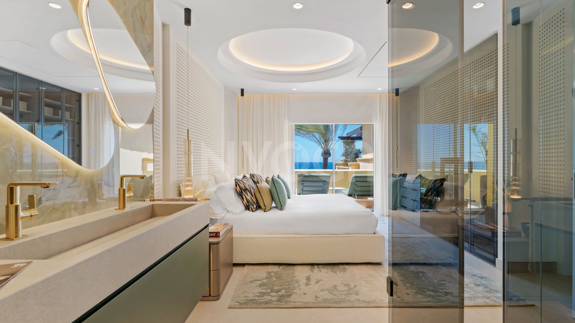 Luxury Beachfront Apartment with Panoramic Sea Views – East Marbella