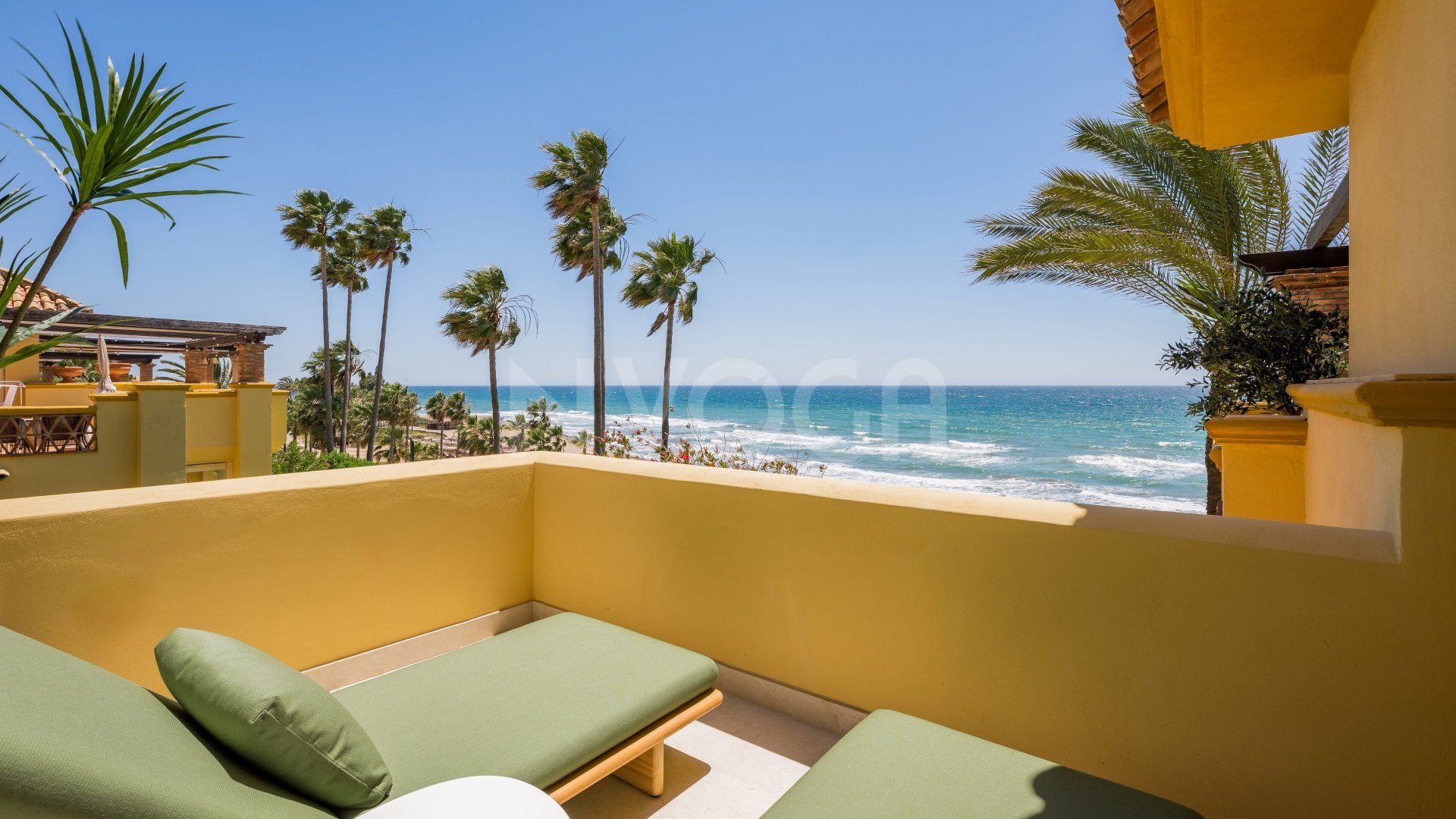 Luxury Beachfront Apartment with Panoramic Sea Views – East Marbella
