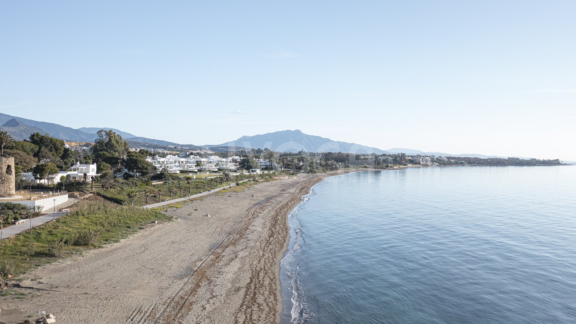 Sophisticated Beachside Living – Bahía del Velerín, New Golden Mile