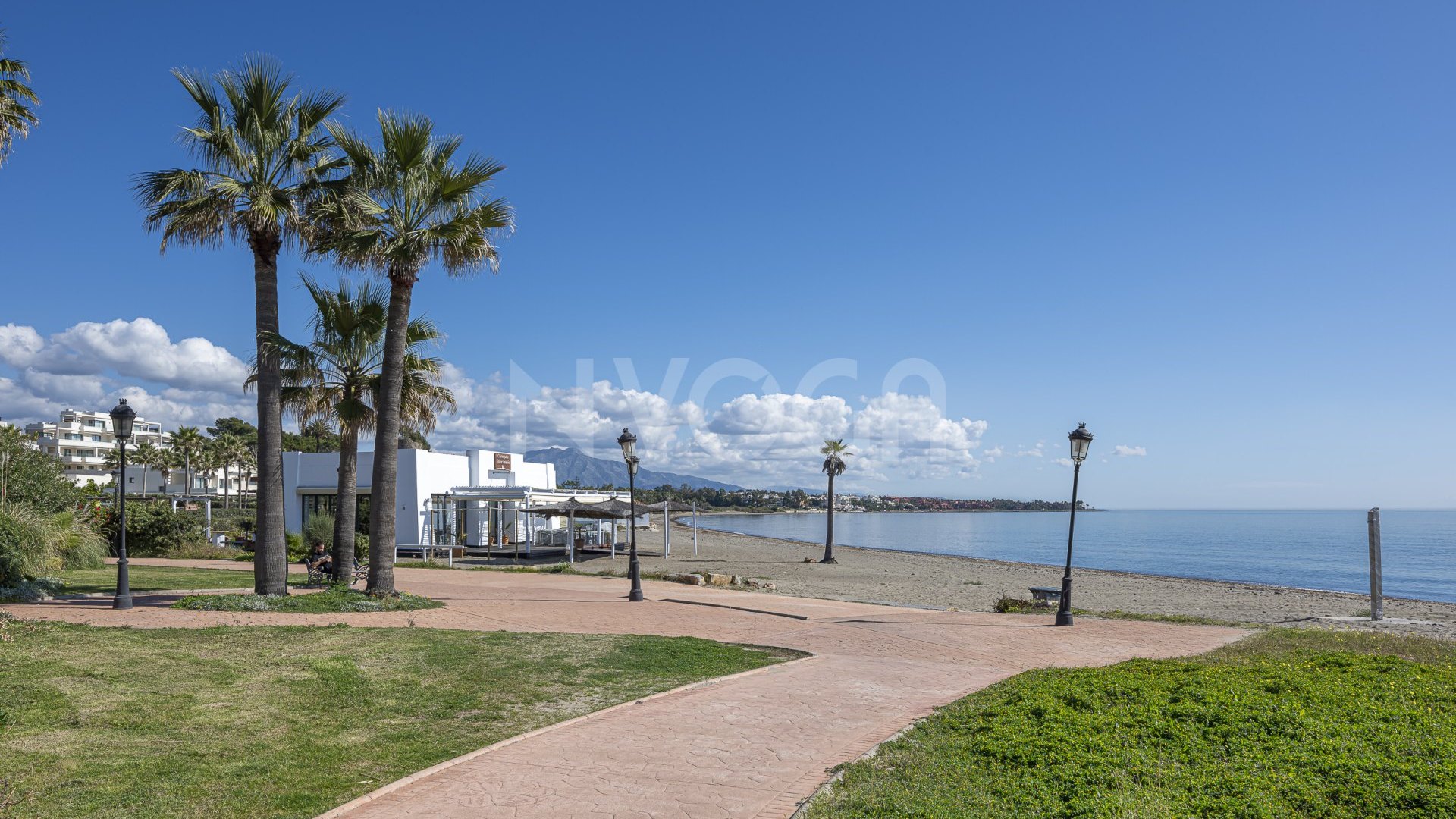 Beachfront Apartment in Bahía del Velerín – Between Marbella & Estepona