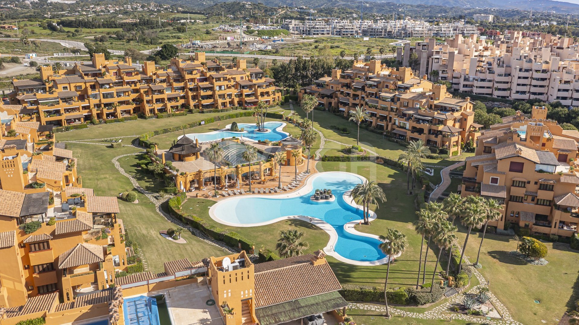 Apartamento de Lujo con Piscina Privada – Los Granados del Mar