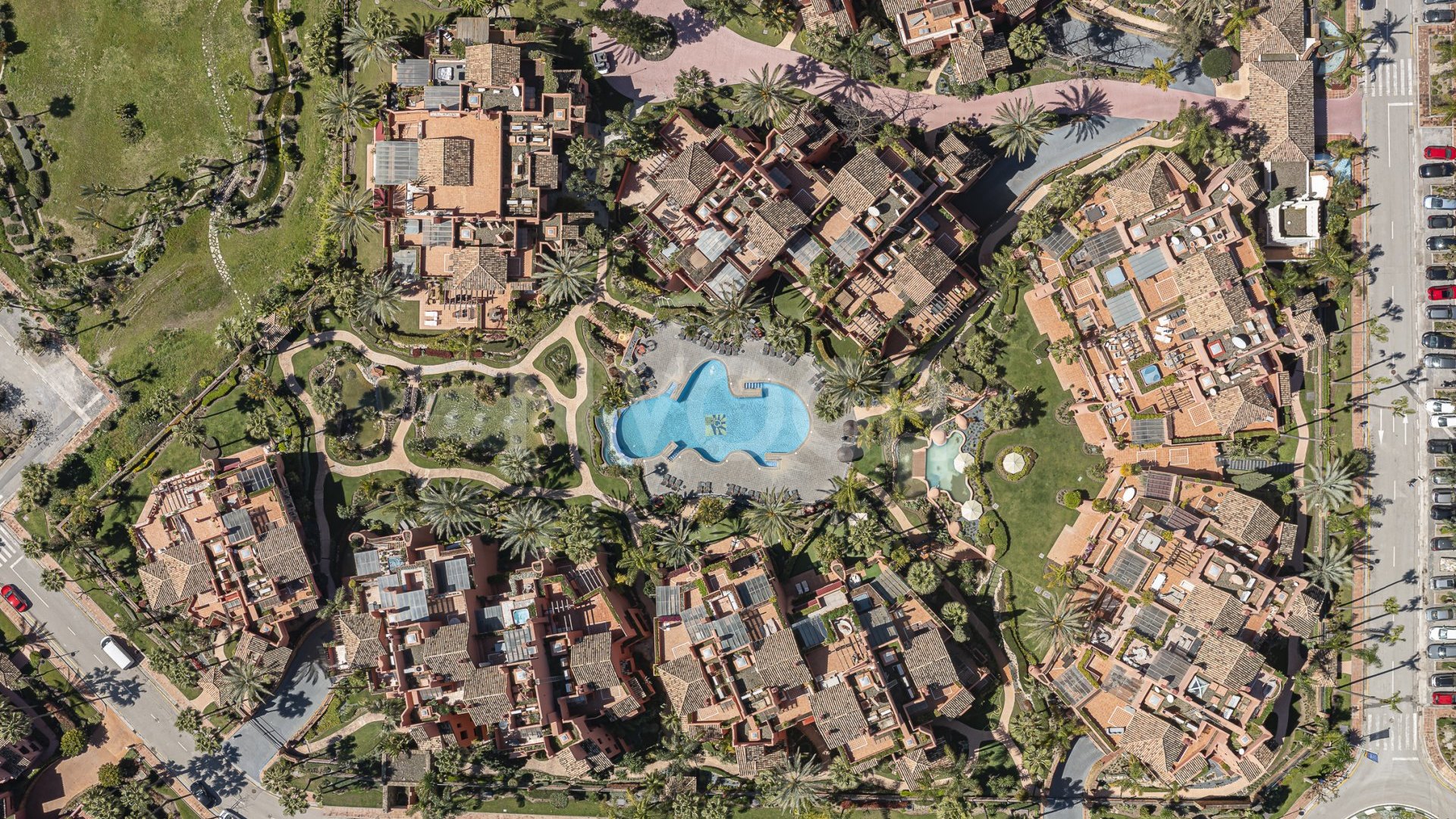 Elegancia Andaluza en su Máxima Expresión – Ático Dúplex en Torre Bermeja