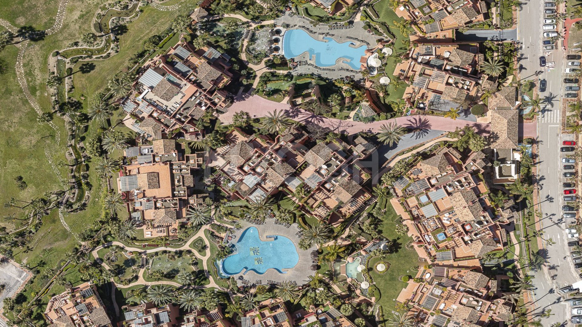 Elegancia Andaluza en su Máxima Expresión – Ático Dúplex en Torre Bermeja