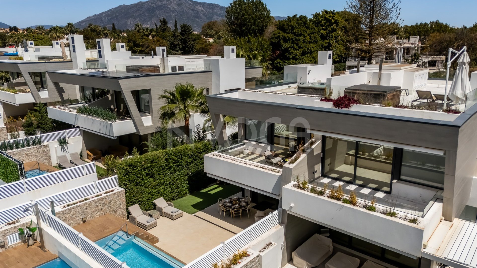 Modern Villa Just Minutes from Puerto Banús in a Secure Gated Community