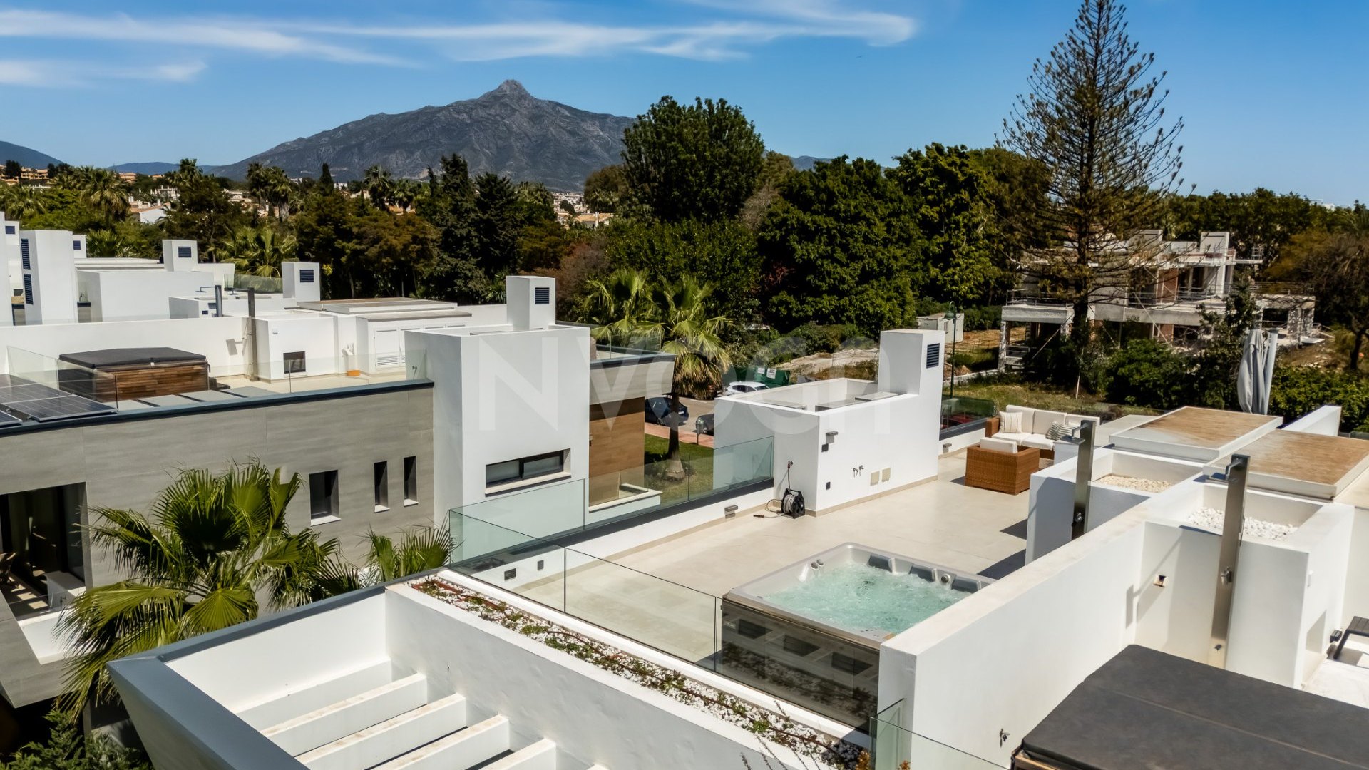 Modern Villa Just Minutes from Puerto Banús in a Secure Gated Community