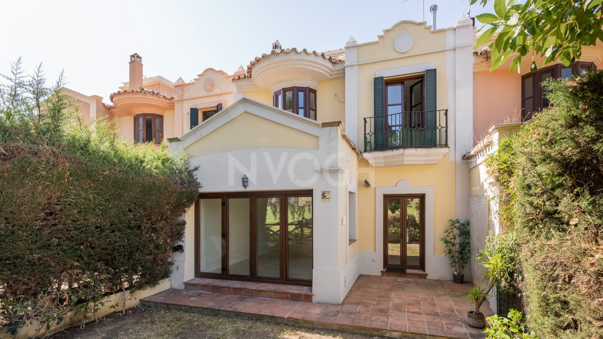 Exclusiva vivienda adosada en primera línea del Golf en Guadalmina Alta - Marbella