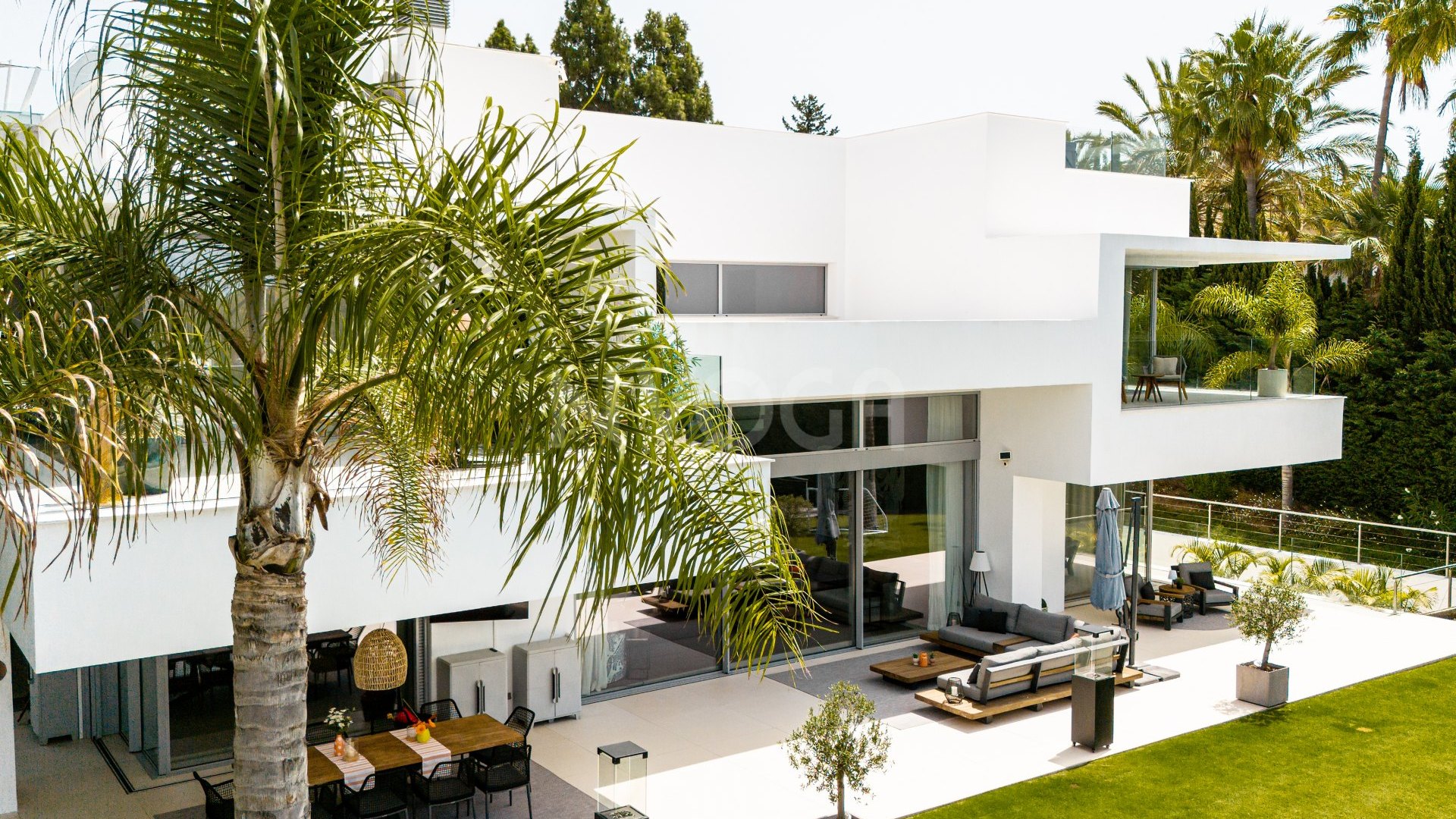 Luxury Six-Bedroom Villa in Guadalmina Baja, Marbella