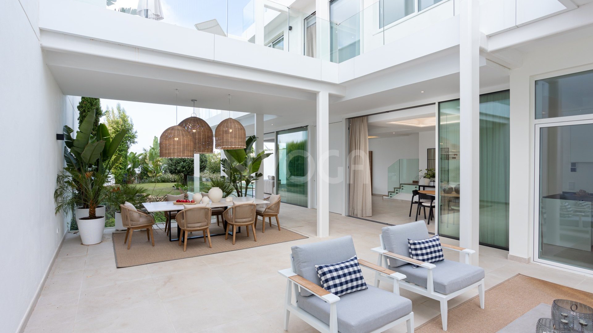 Luxury villa in Marbella ready to move in, Valdeolletas area, with private pool and sea views
