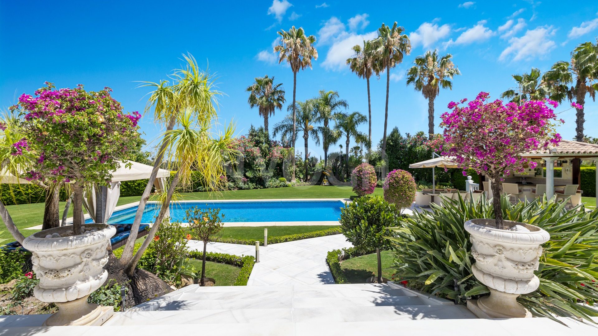Villa La Cerquilla – Elegancia andaluza con diseño contemporáneo en Nueva Andalucía, Marbella