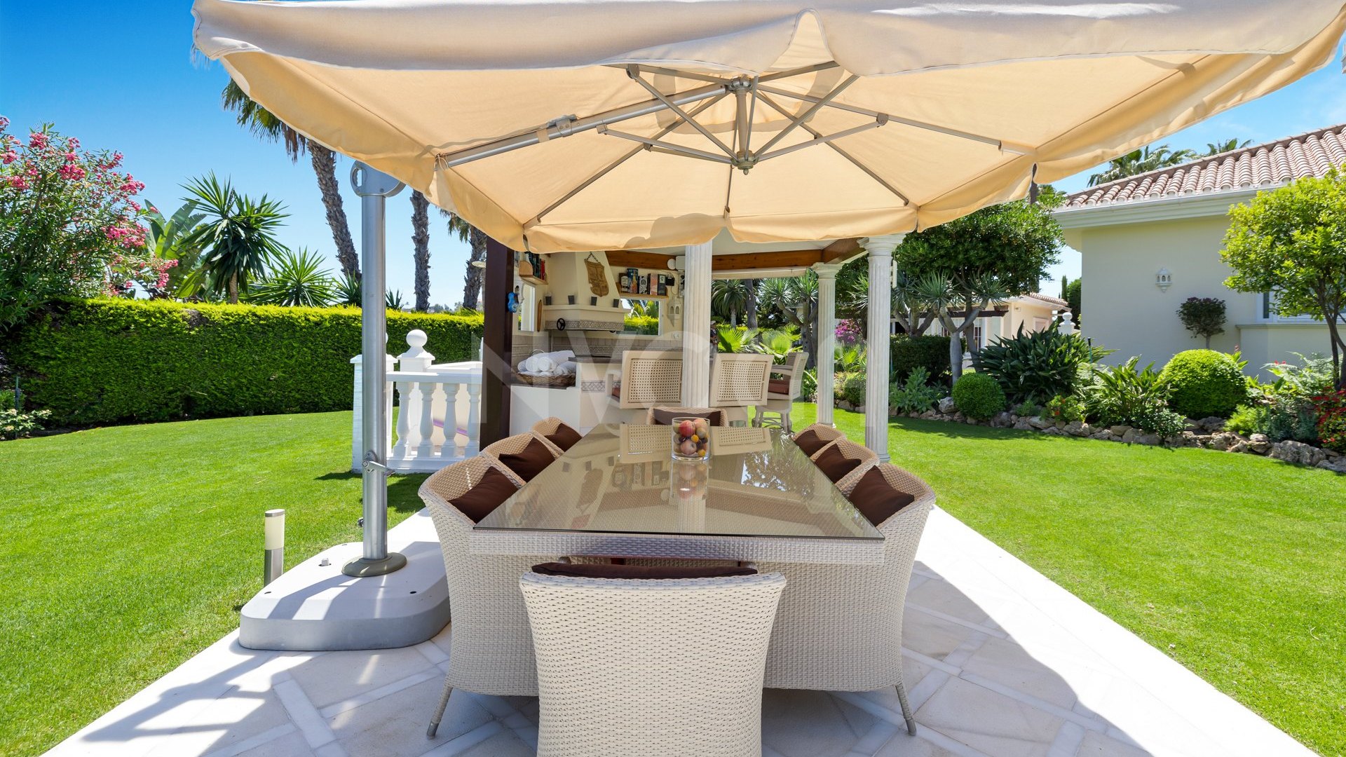 Villa La Cerquilla – Elegancia andaluza con diseño contemporáneo en Nueva Andalucía, Marbella