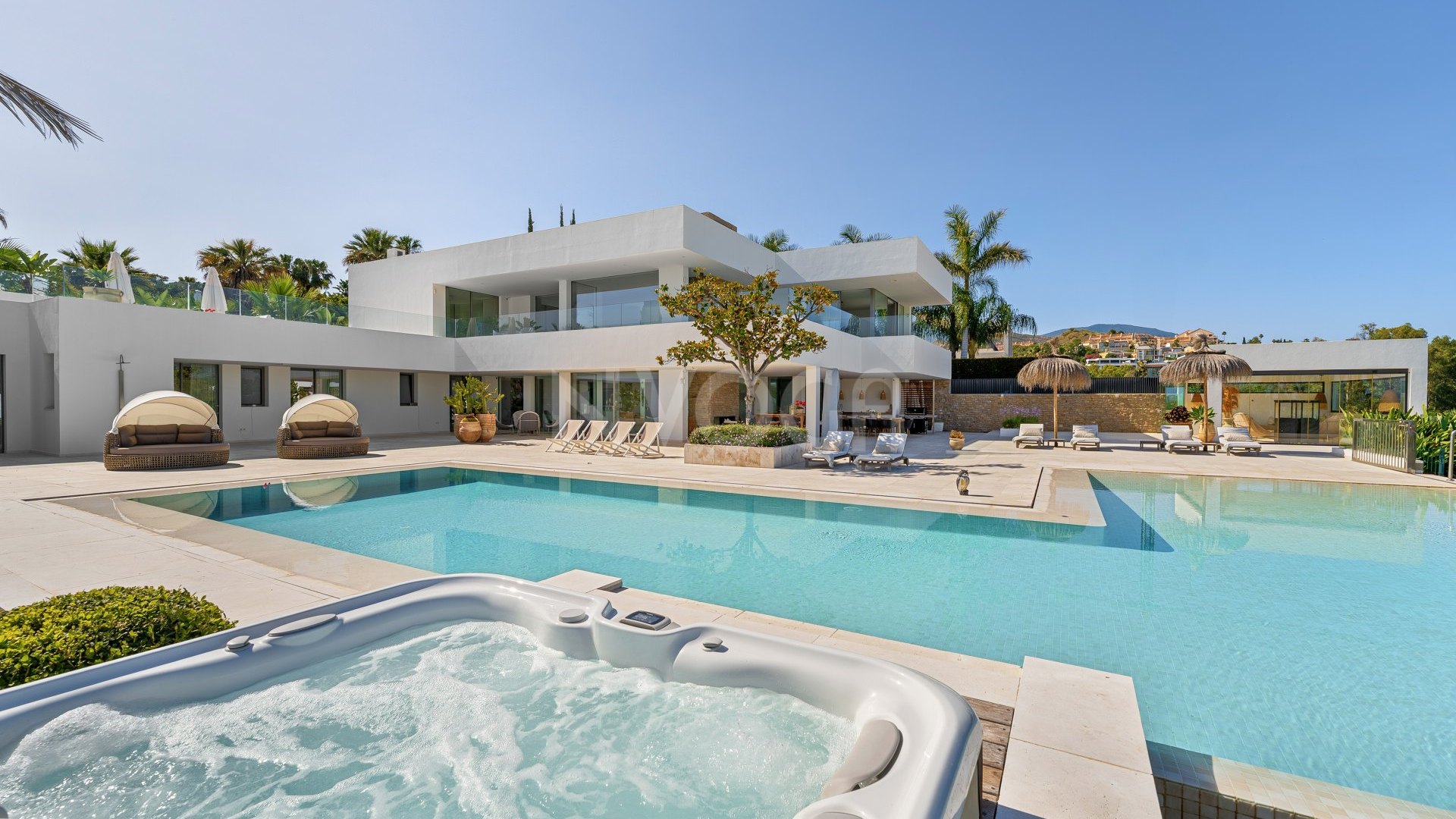 Stunning Contemporary Villa with Panoramic Views in La Cerquilla, Nueva Andalucía