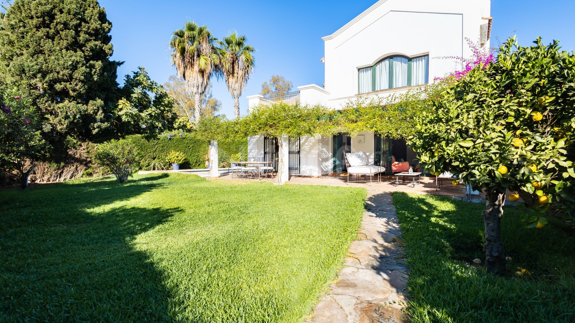 Charming 4-bedroom villa near the sea in El Saladillo – Cancelada, Estepona
