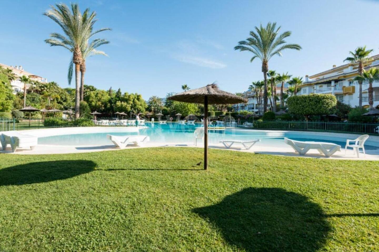Fabulous ground floor apartment with private garden in Dama de Noche – Marbella