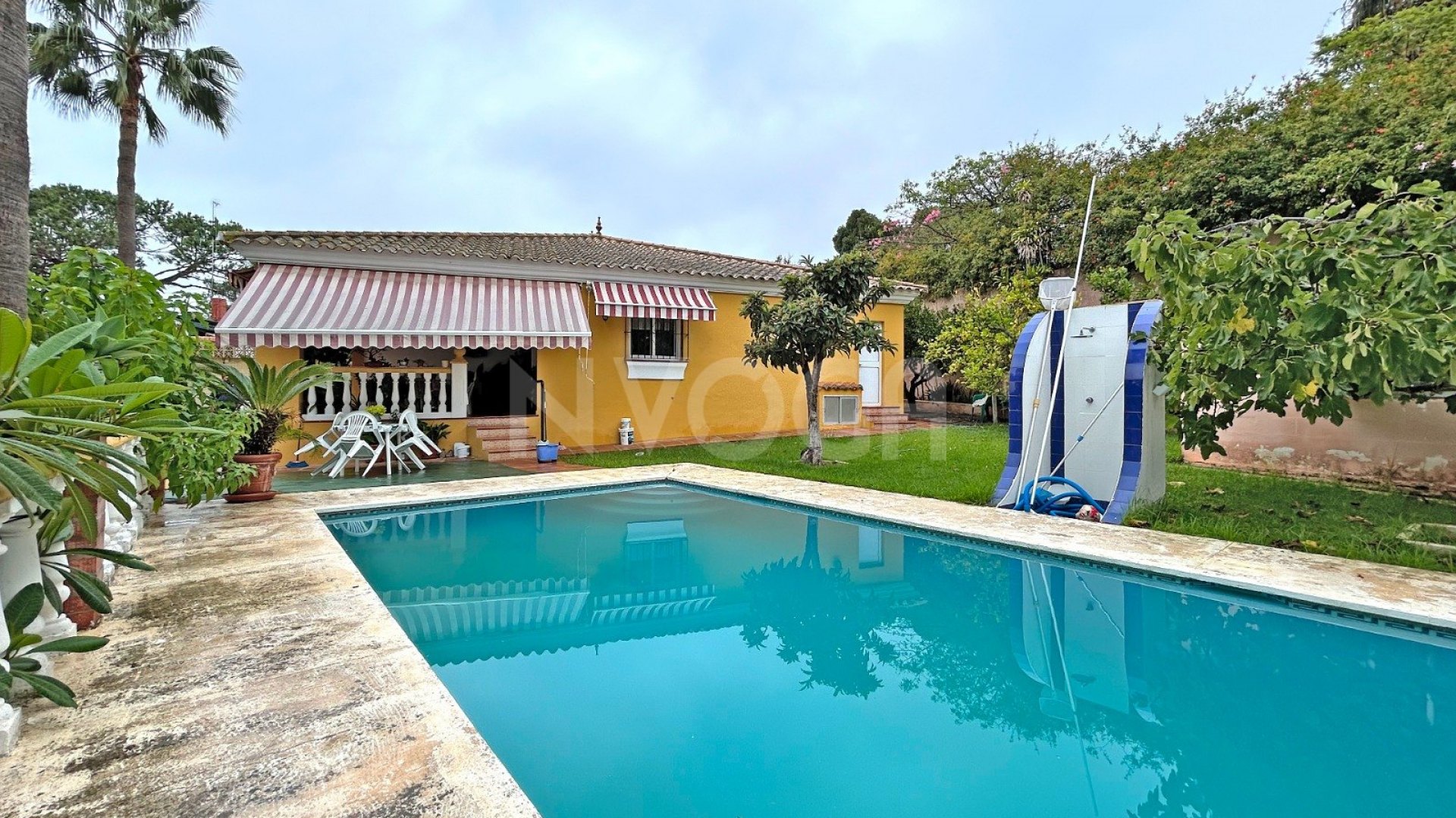 Cosy house in Ricmar with large plot of land