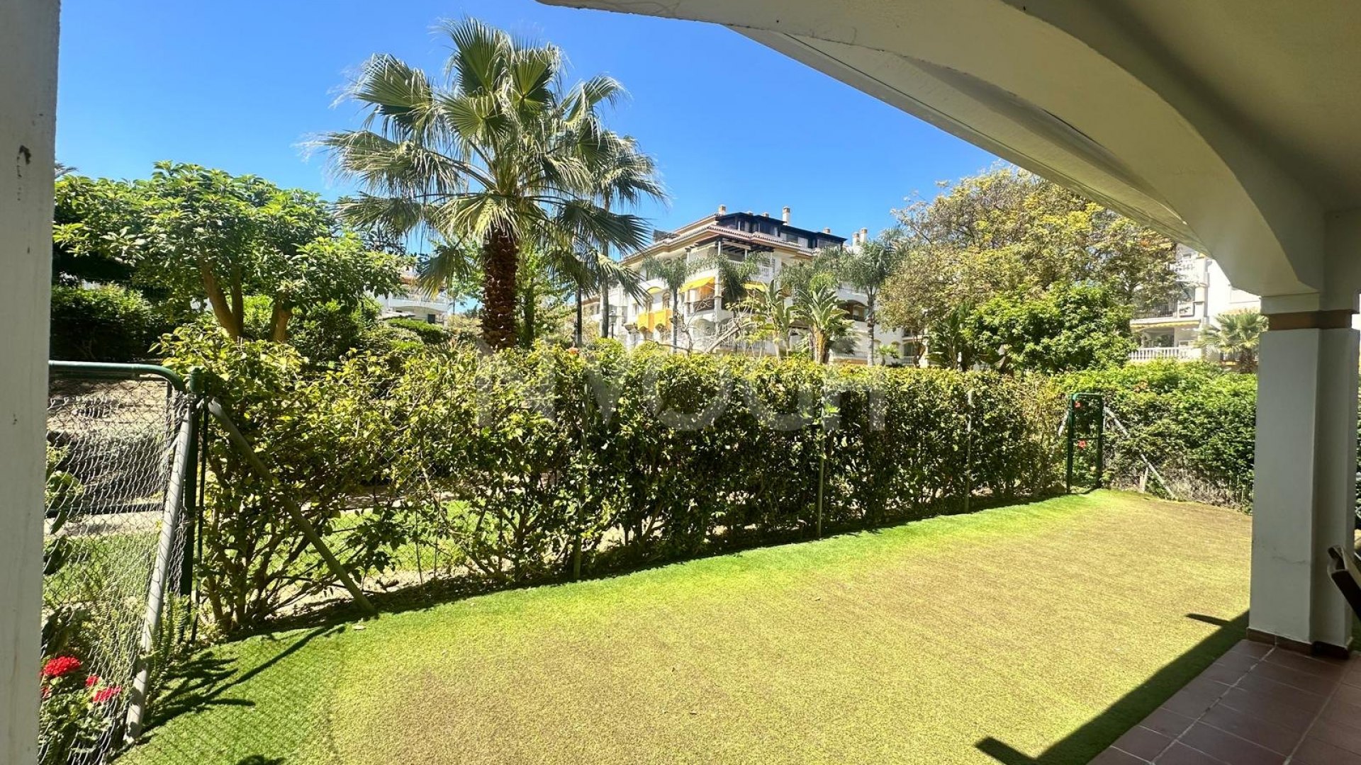Fabuloso apartamento en planta baja, a tan solo 10 minutos de la playa y de Puerto Banus, Marbella