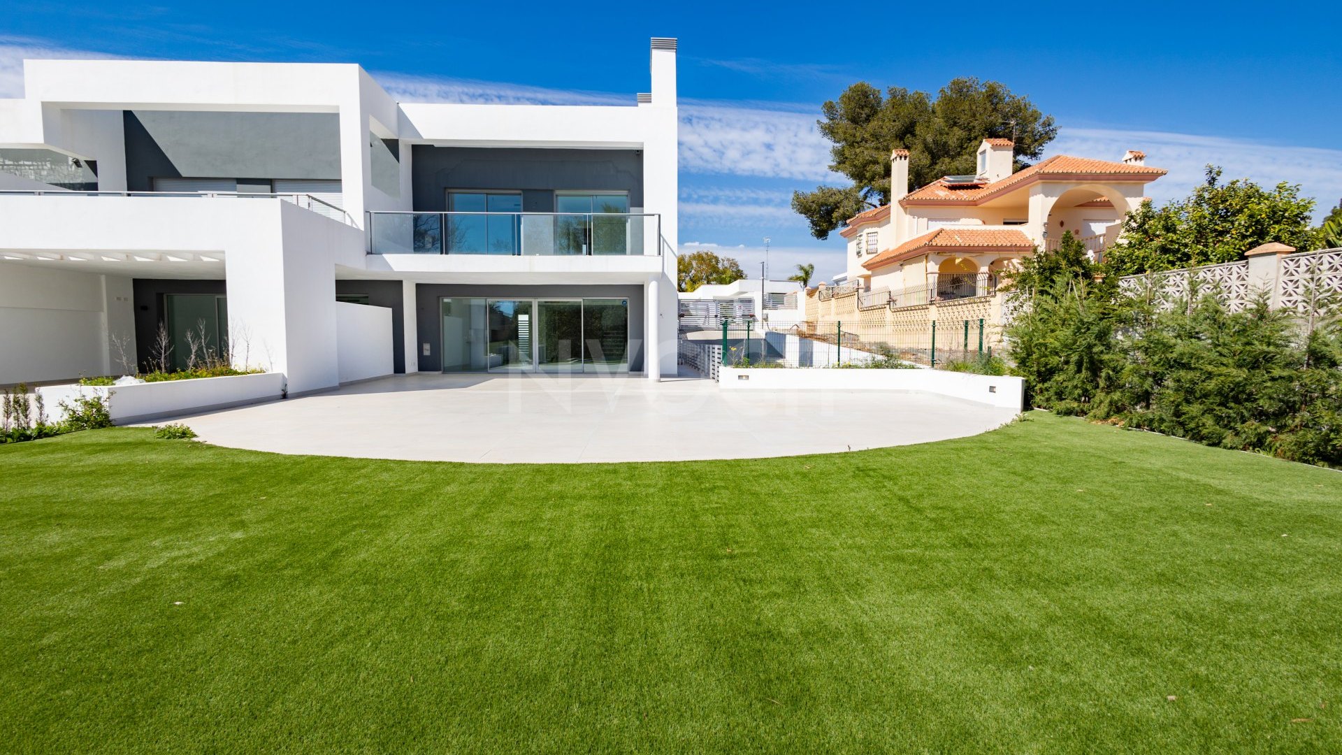 Modern and spectacular Corner Townhouse in Guadalmina Alta Marbella