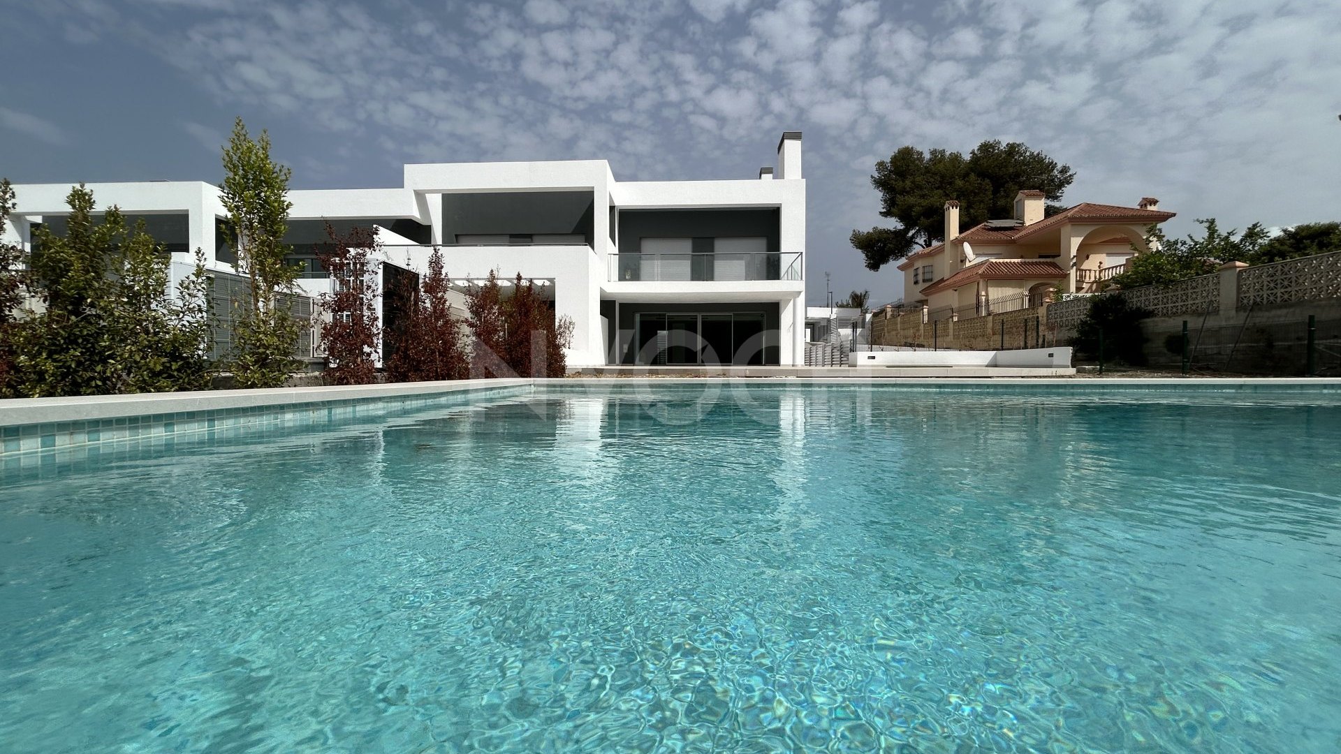 SPECTACULAR SEMI-DETACHED VILLA IN GUADALMINA, MARBELLA