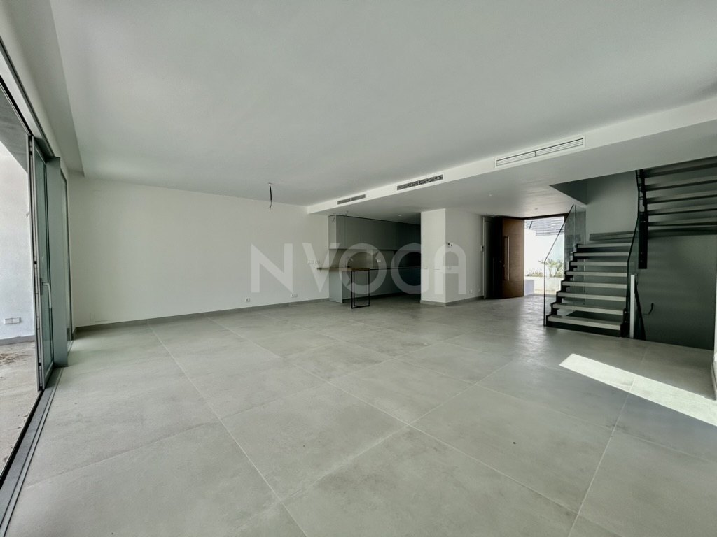 SPECTACULAR SEMI-DETACHED VILLA IN GUADALMINA, MARBELLA