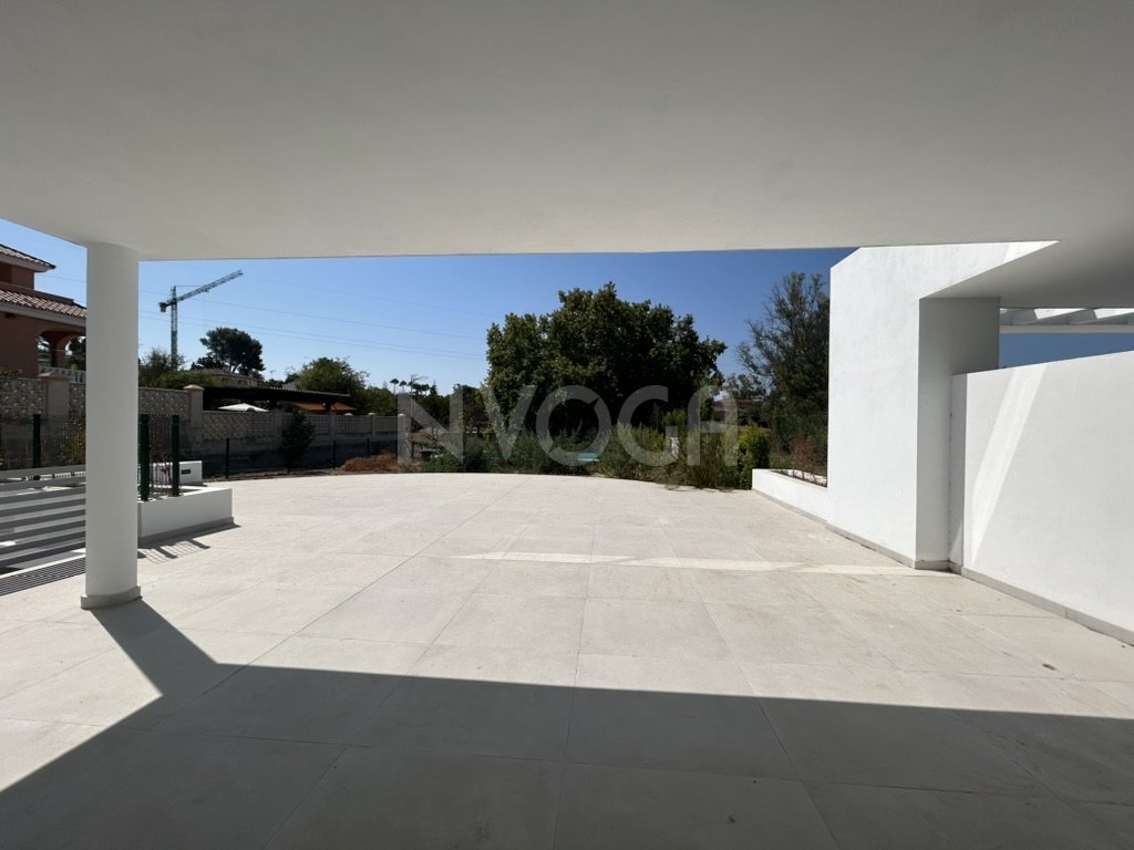 SPECTACULAR SEMI-DETACHED VILLA IN GUADALMINA, MARBELLA