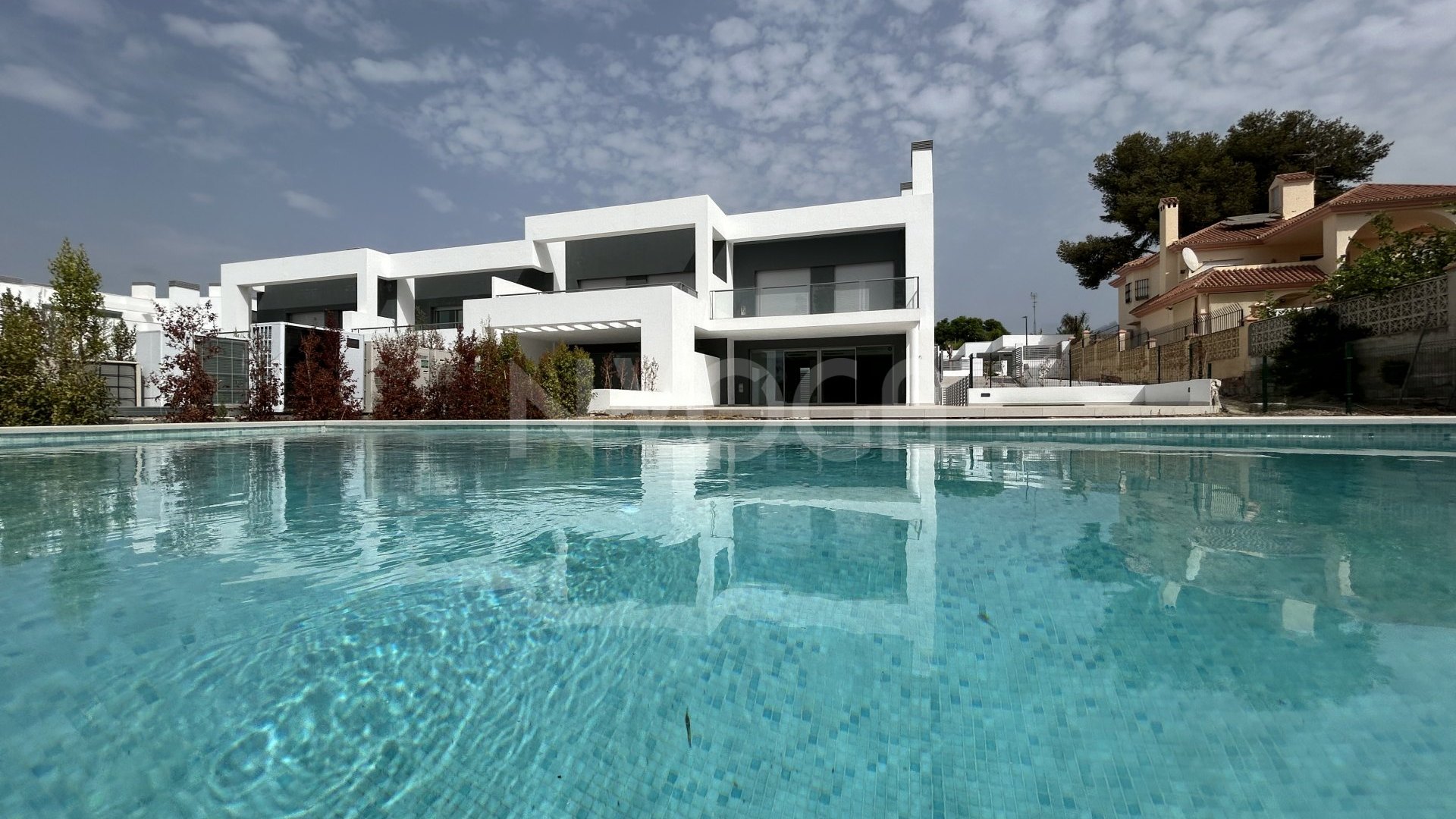 SPECTACULAR SEMI-DETACHED VILLA IN GUADALMINA, MARBELLA