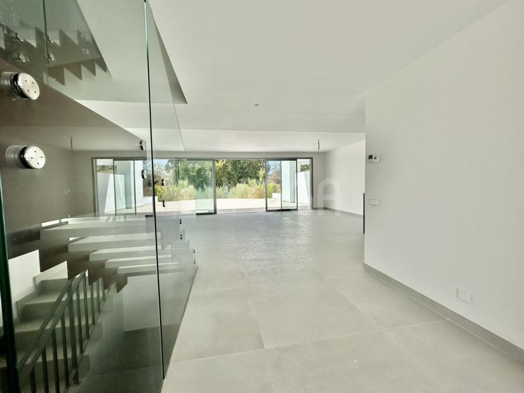SPECTACULAR SEMI-DETACHED VILLA IN GUADALMINA, MARBELLA
