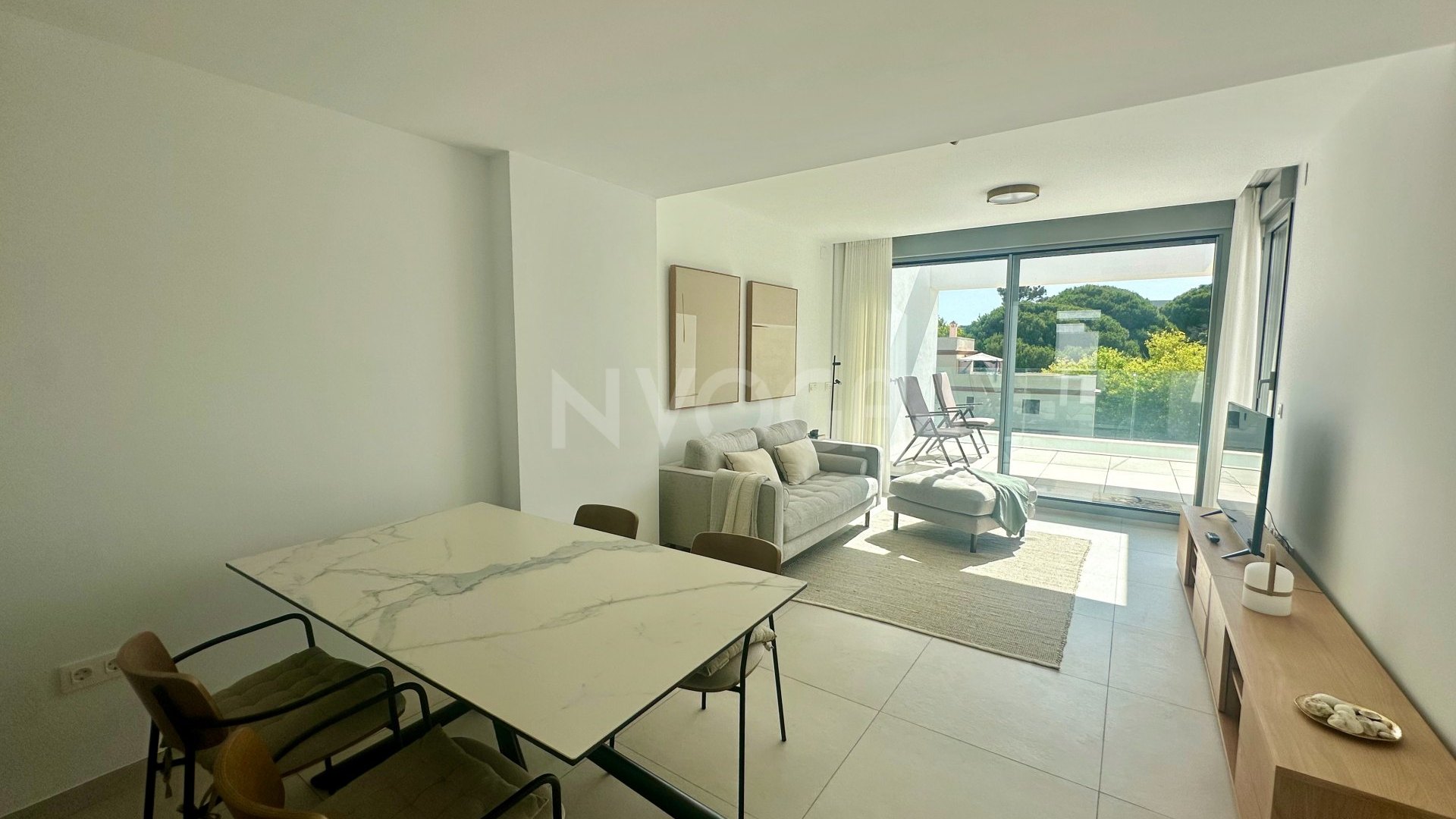 Fabulous penthouse only 300 metres from Elviria beach, Marbella East