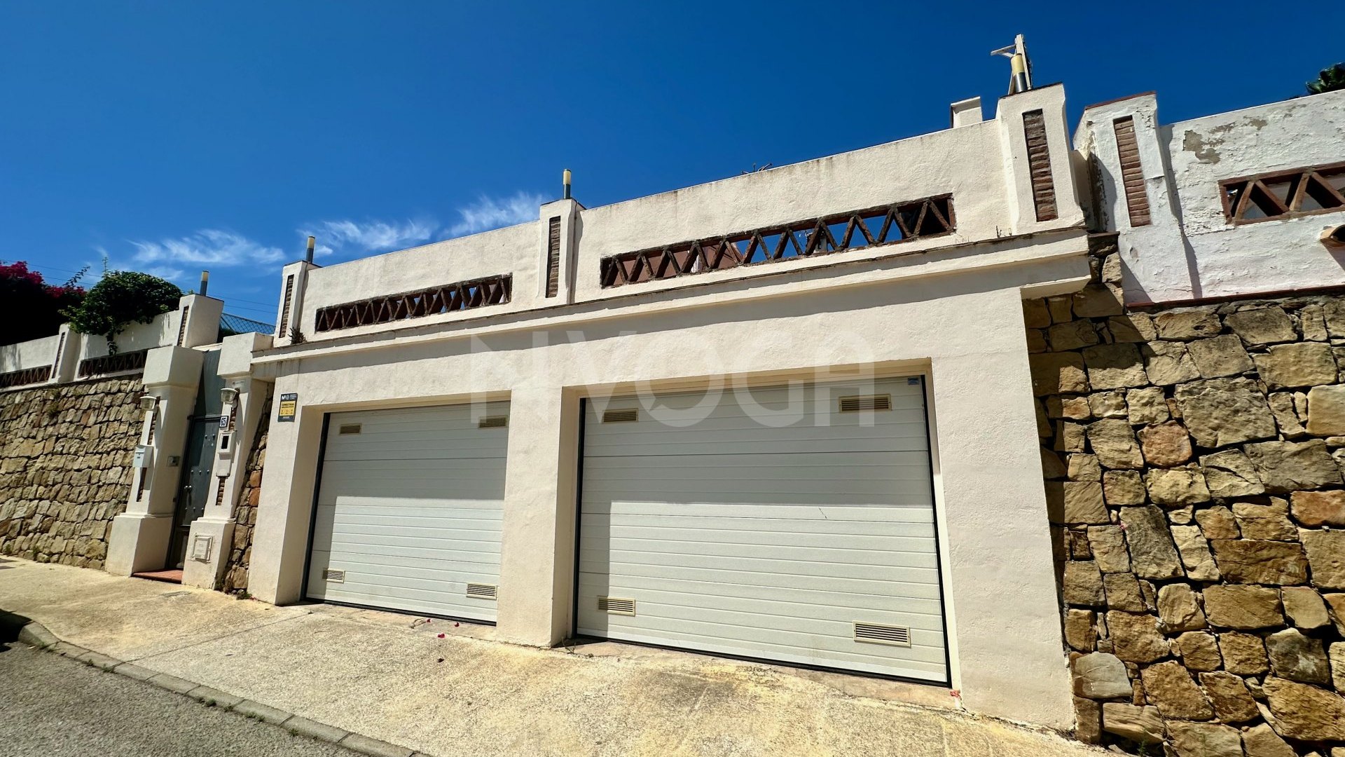 Espectacular Villa con piscina privada en Benahavis, LISTA PARA ENTRAR A VIVIR!