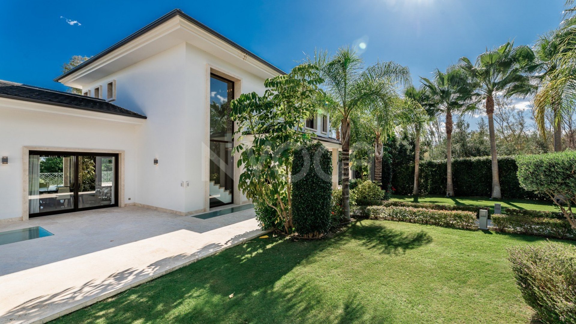 Moderna Villa con Vistas Al Campo de Golf Situada en Nueva Andalucia