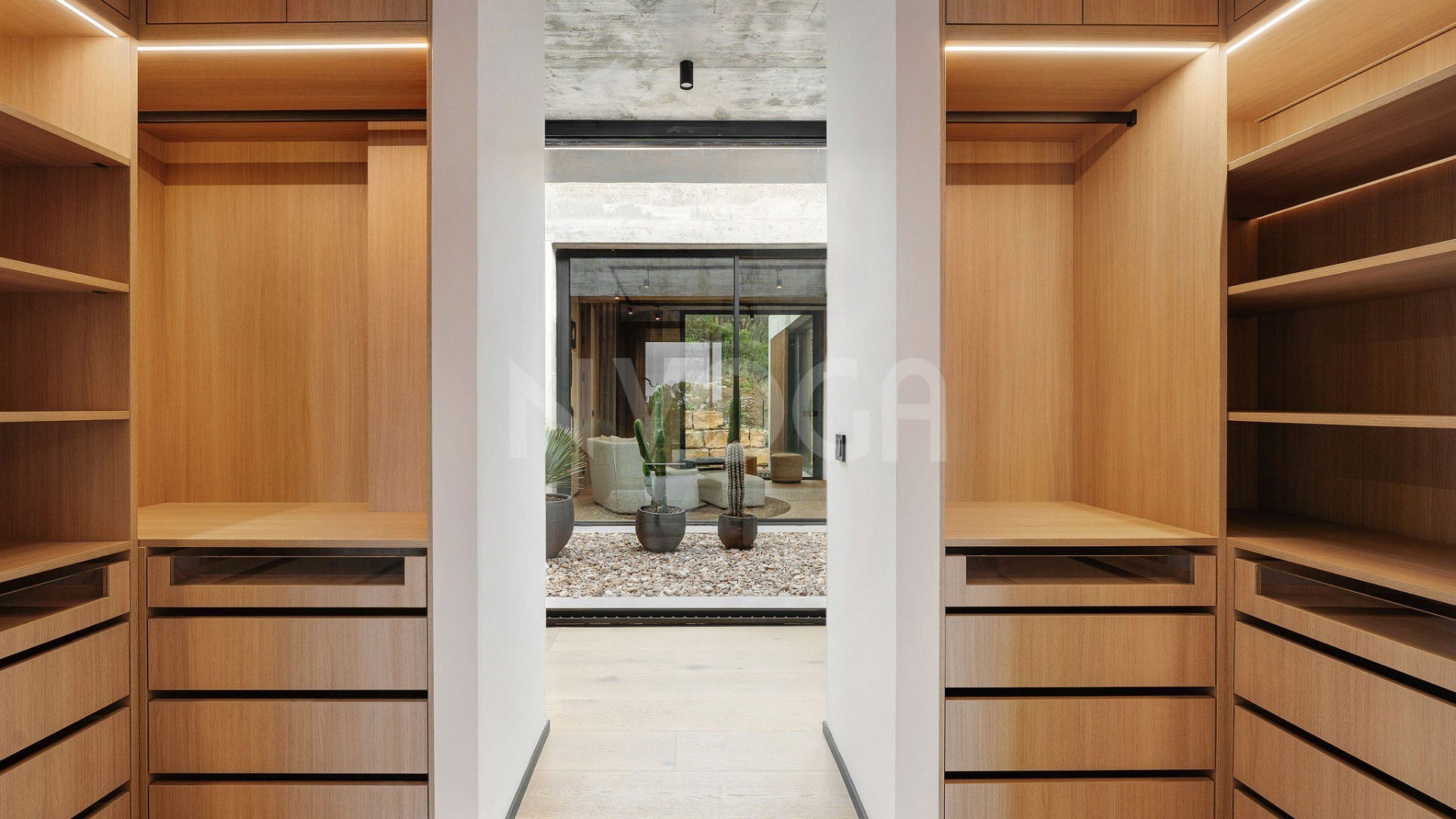 Newly Built Modern Villa with Panoramic Views in Benahavís