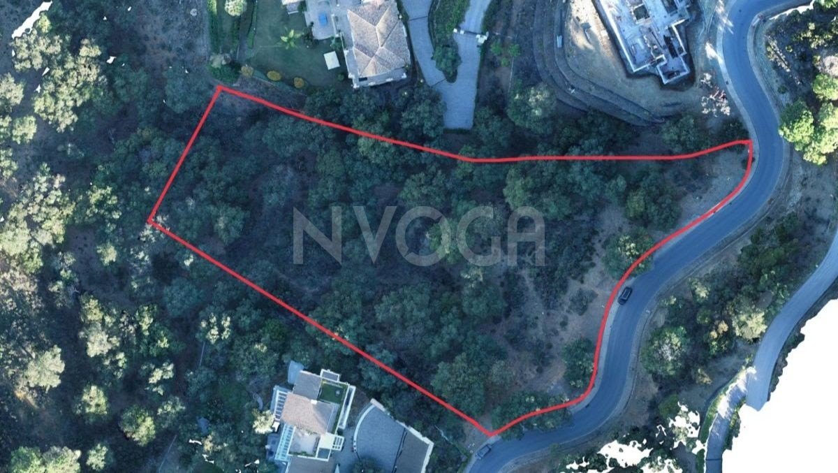 Exclusiva Parcela en La Zagaleta con Vistas Panorámicas y Gran Potencial de Inversión